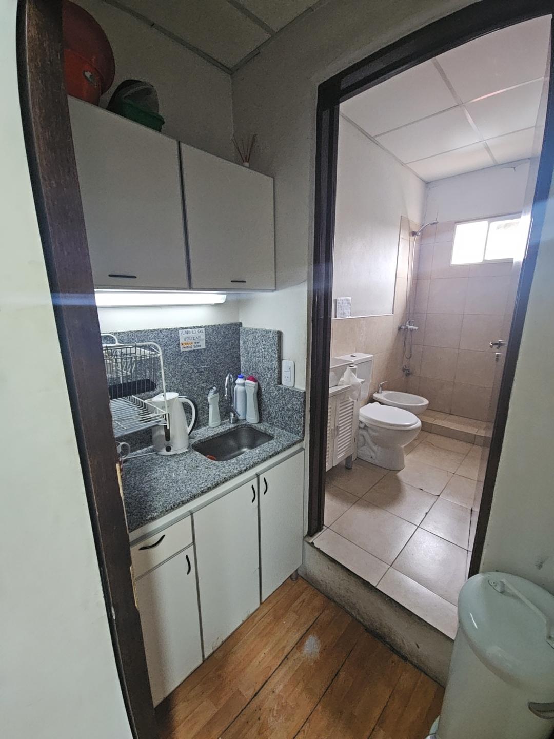 Excelente Galpon esquina. Doble ingreso con Oficinas U$S 179.000.- Patron 3A