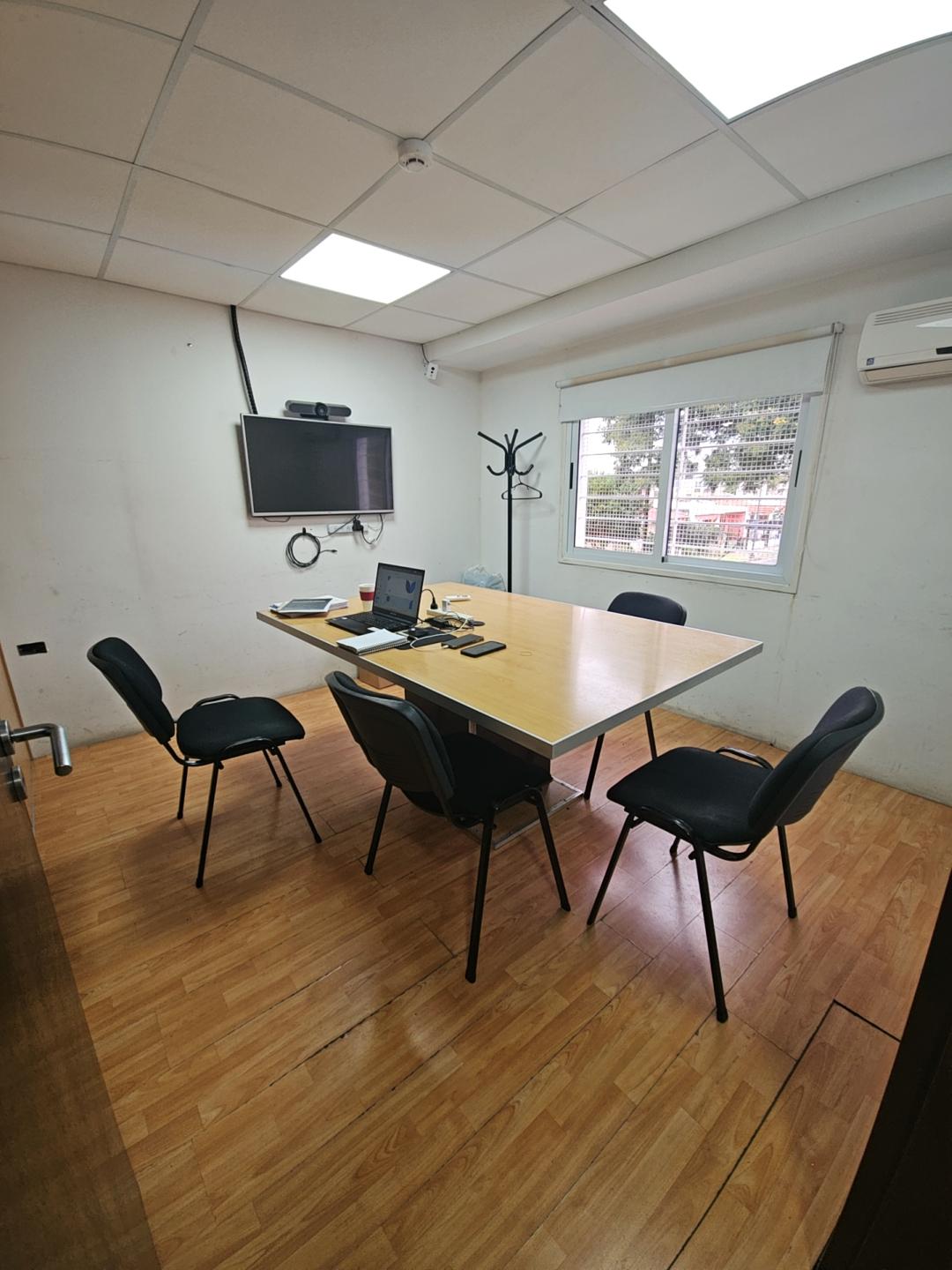 Excelente Galpon esquina. Doble ingreso con Oficinas U$S 179.000.- Patron 3A