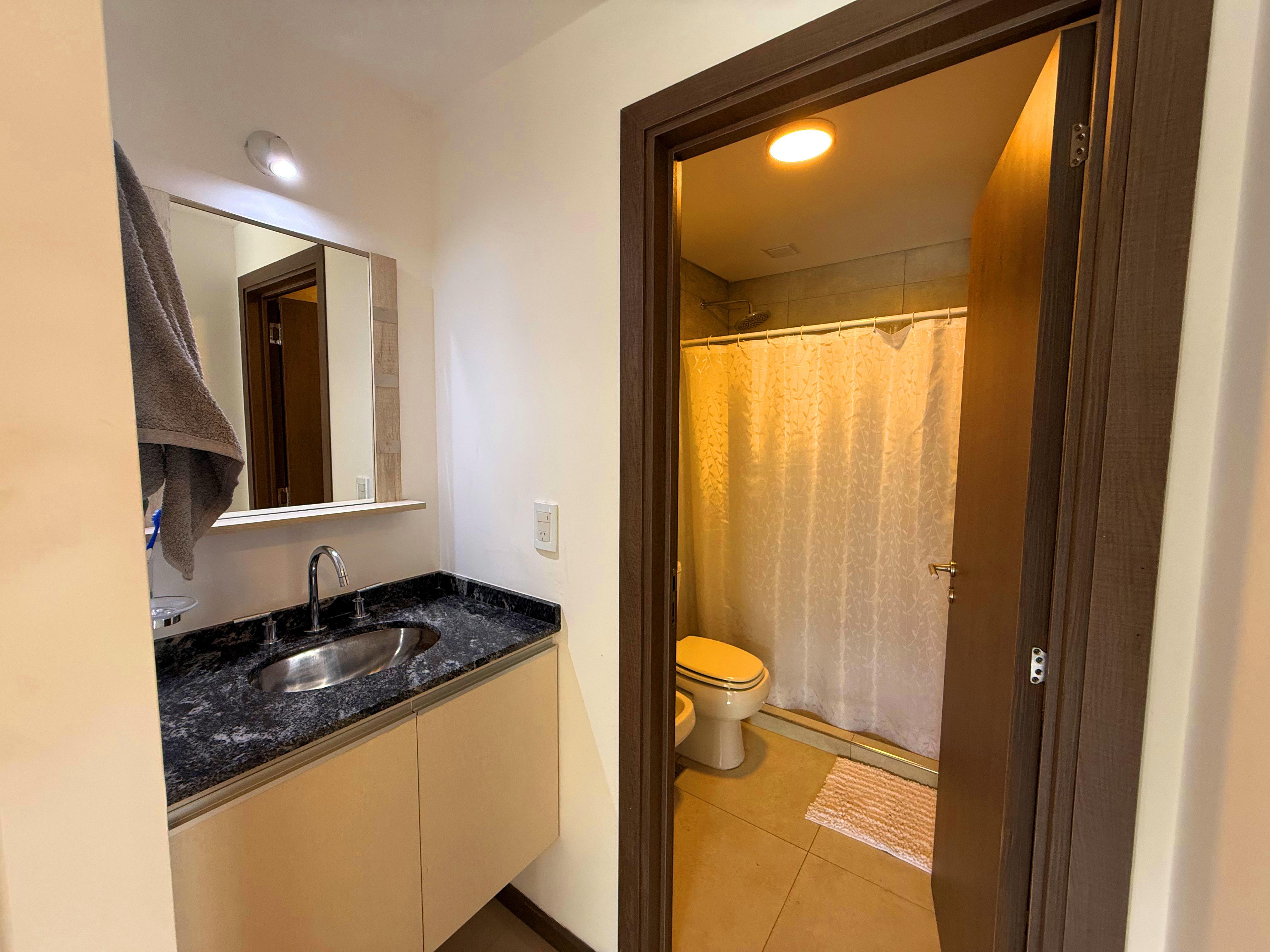 DEPARTAMENTO DE TRES DORMITORIOS. VILLA CARLOS PAZ