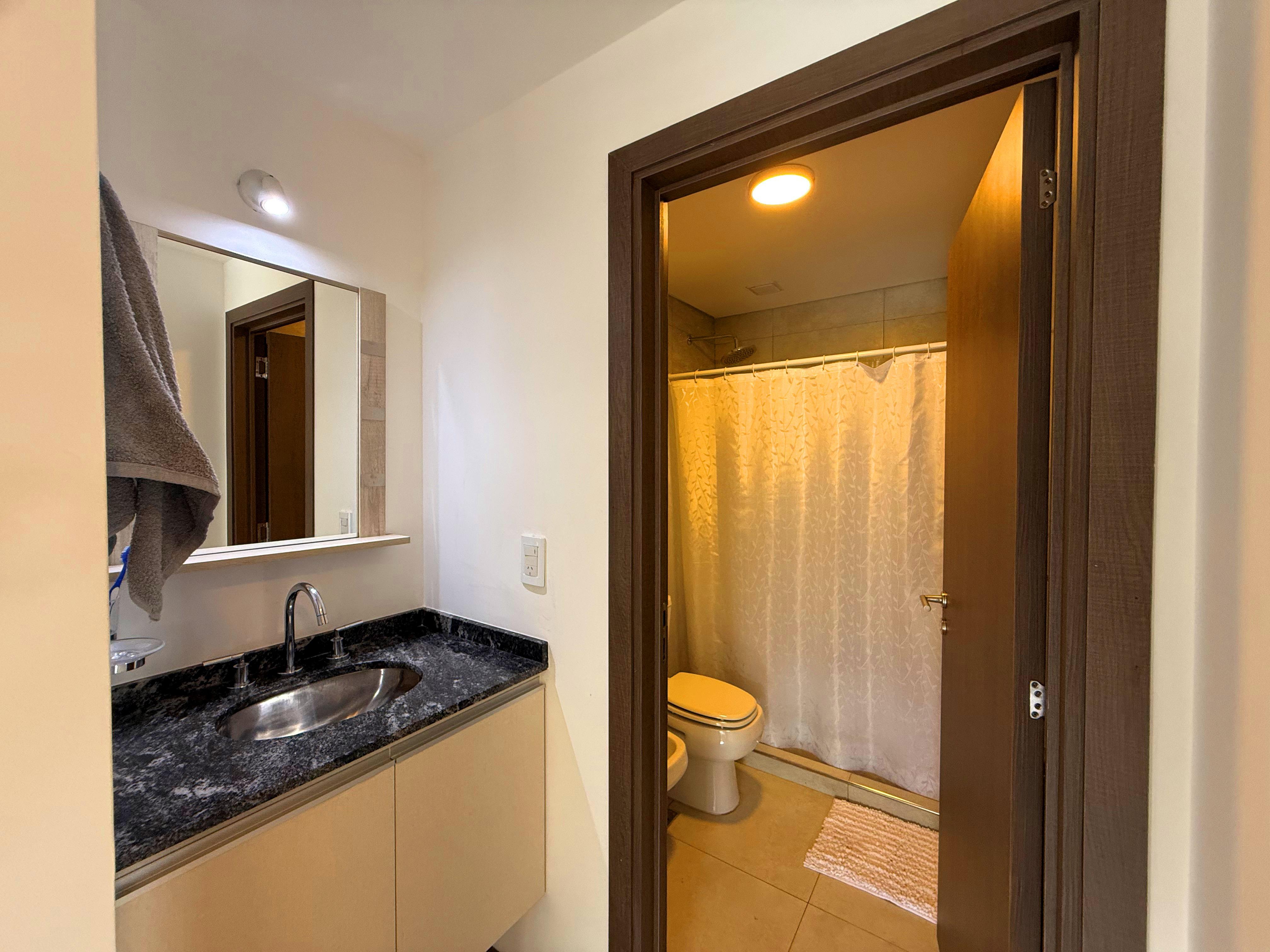 DEPARTAMENTO DE TRES DORMITORIOS. VILLA CARLOS PAZ