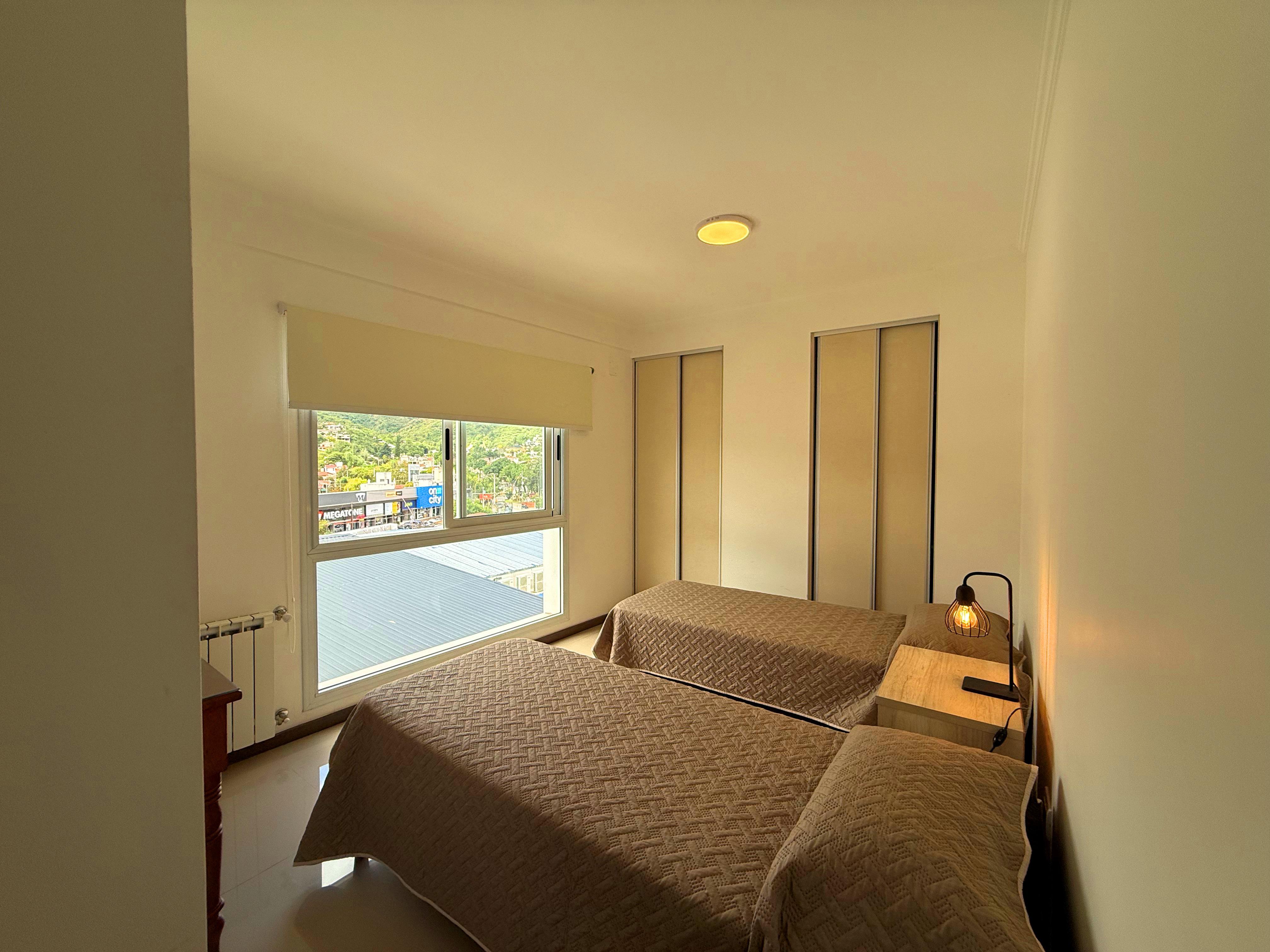 DEPARTAMENTO DE TRES DORMITORIOS. VILLA CARLOS PAZ