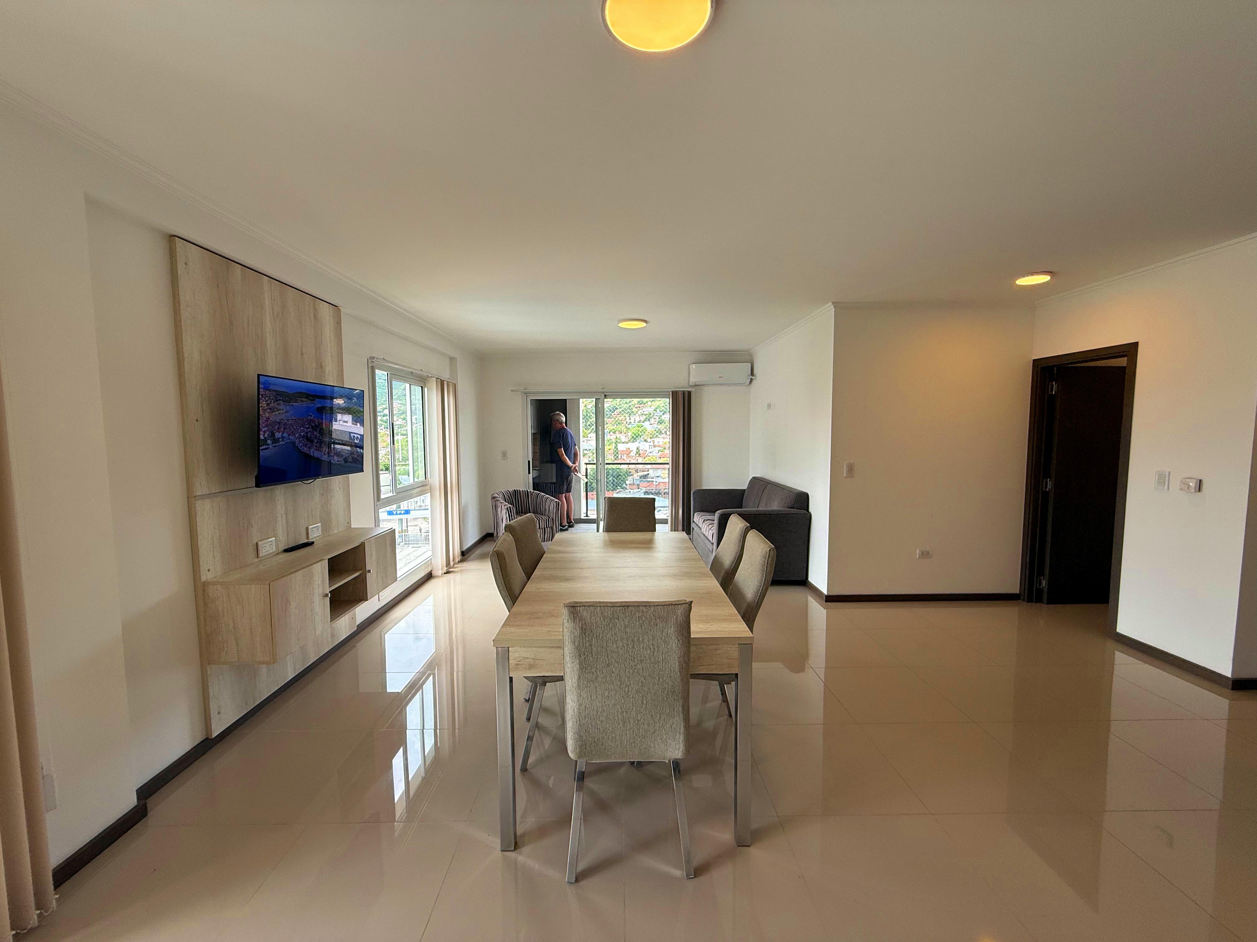 DEPARTAMENTO DE TRES DORMITORIOS. VILLA CARLOS PAZ