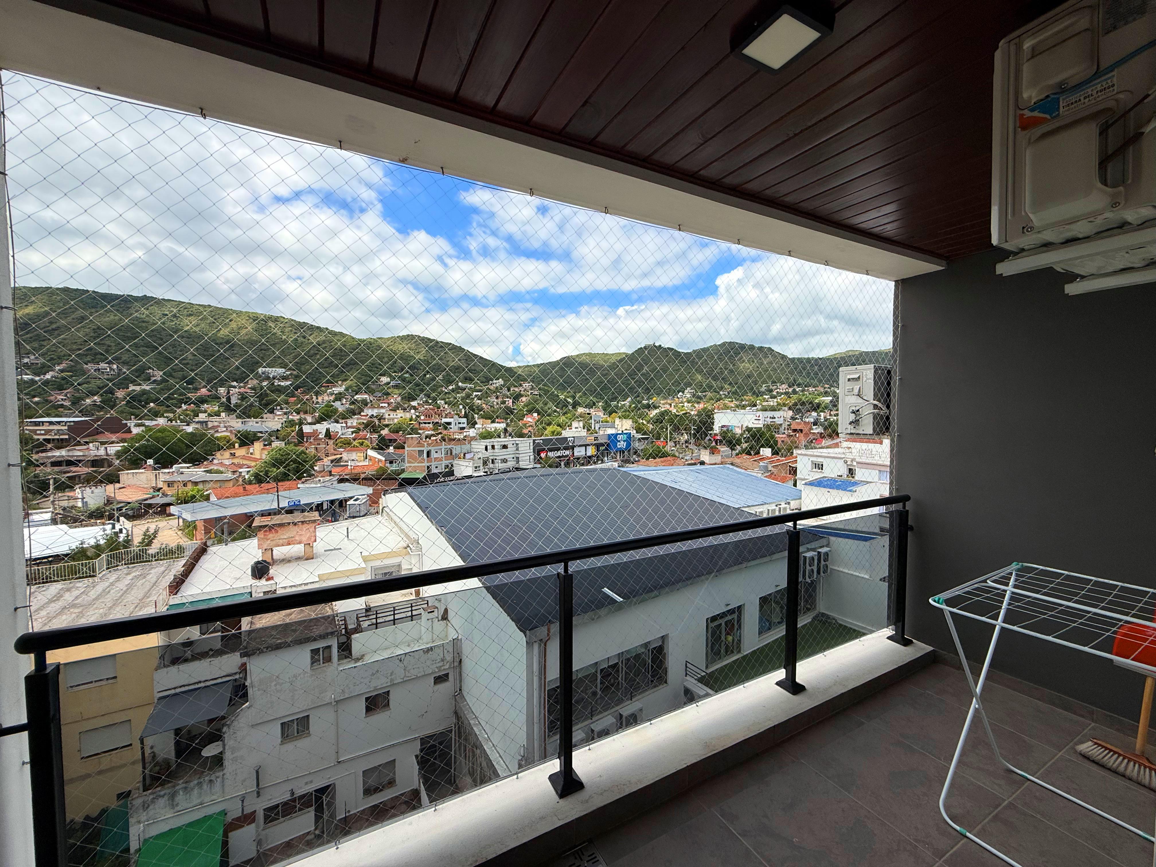 DEPARTAMENTO DE TRES DORMITORIOS. VILLA CARLOS PAZ