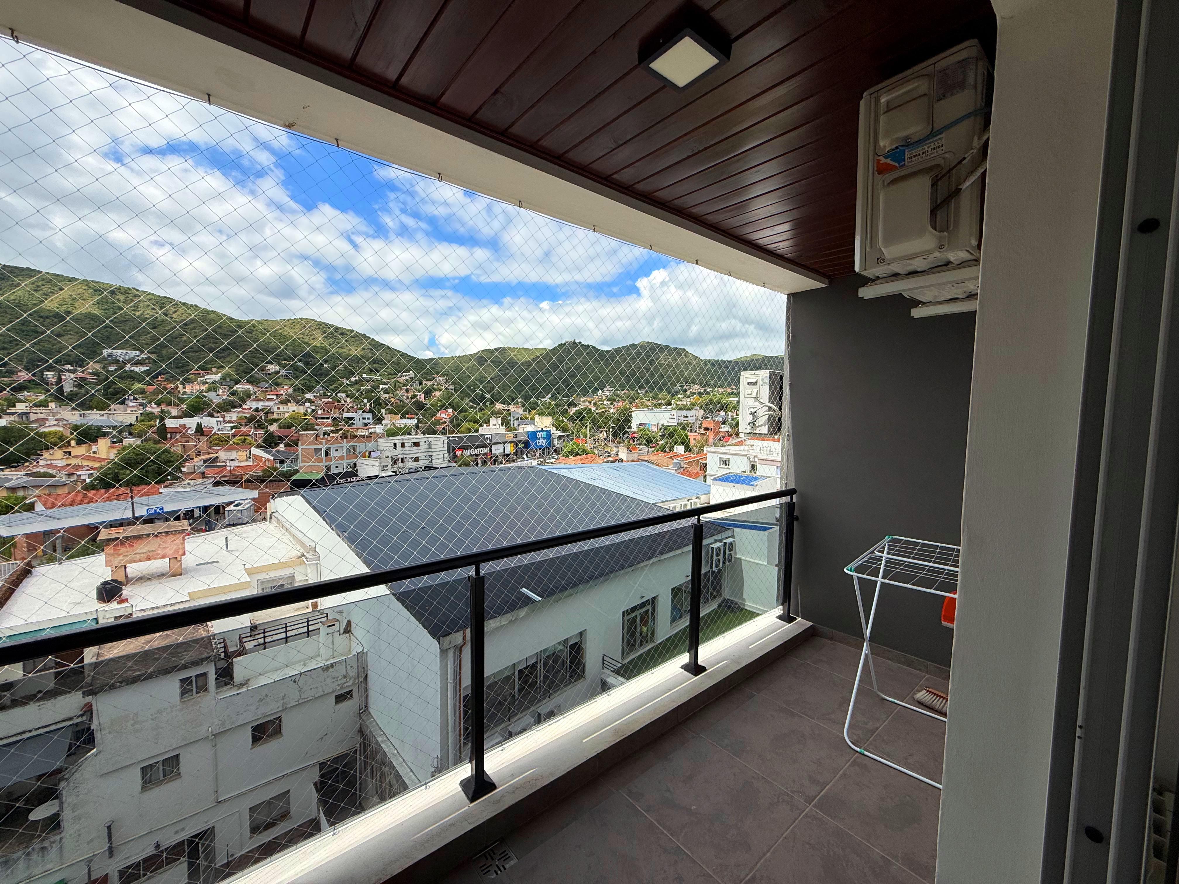 DEPARTAMENTO DE TRES DORMITORIOS. VILLA CARLOS PAZ