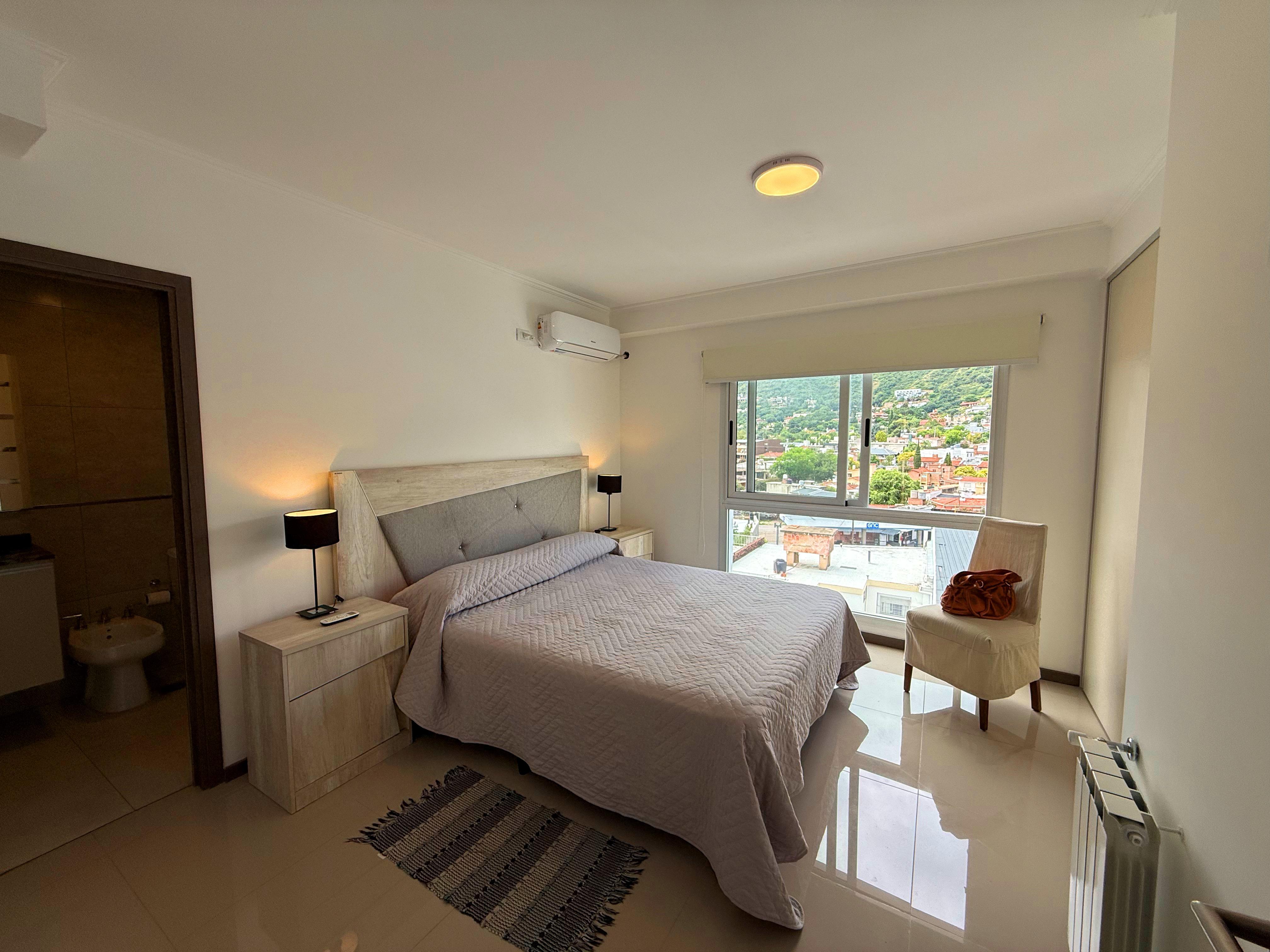 DEPARTAMENTO DE TRES DORMITORIOS. VILLA CARLOS PAZ