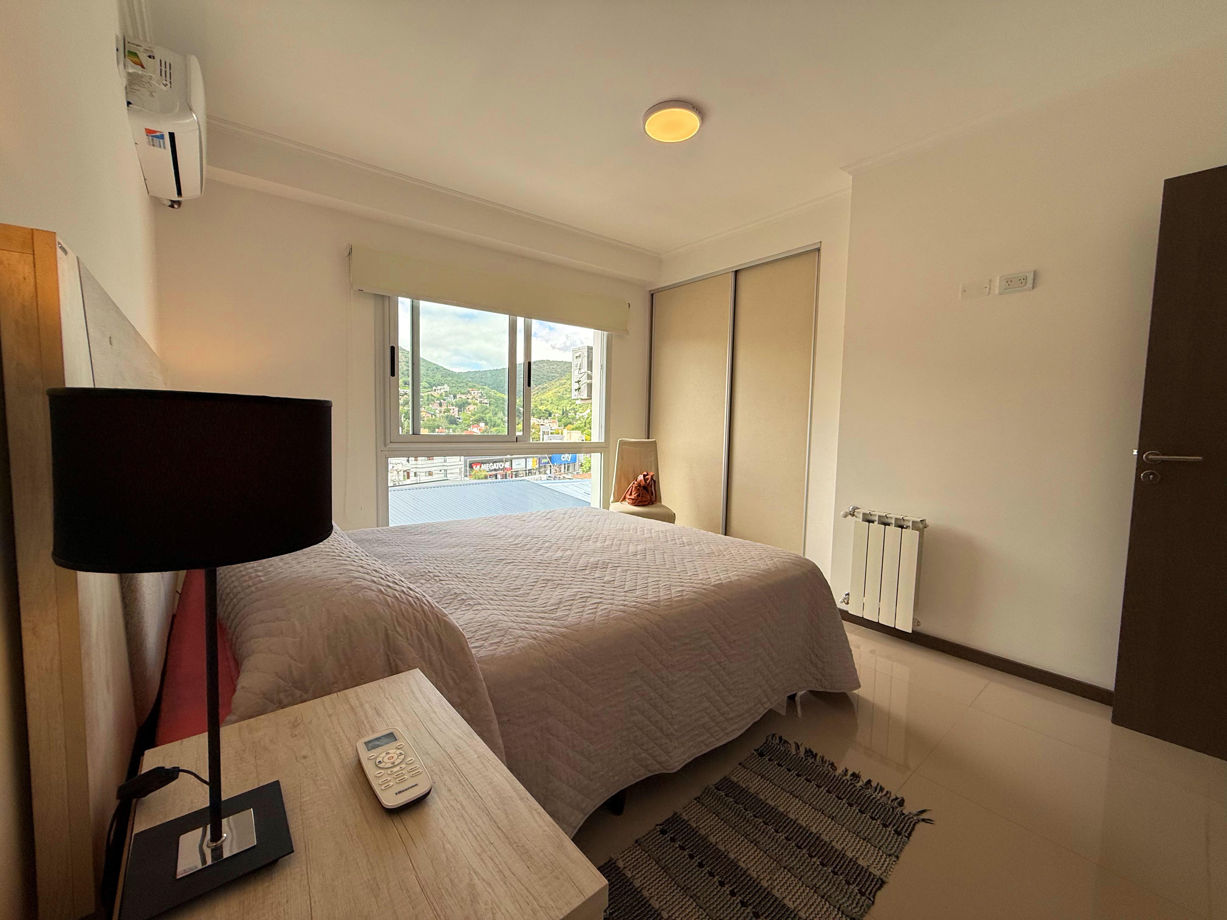 DEPARTAMENTO DE TRES DORMITORIOS. VILLA CARLOS PAZ