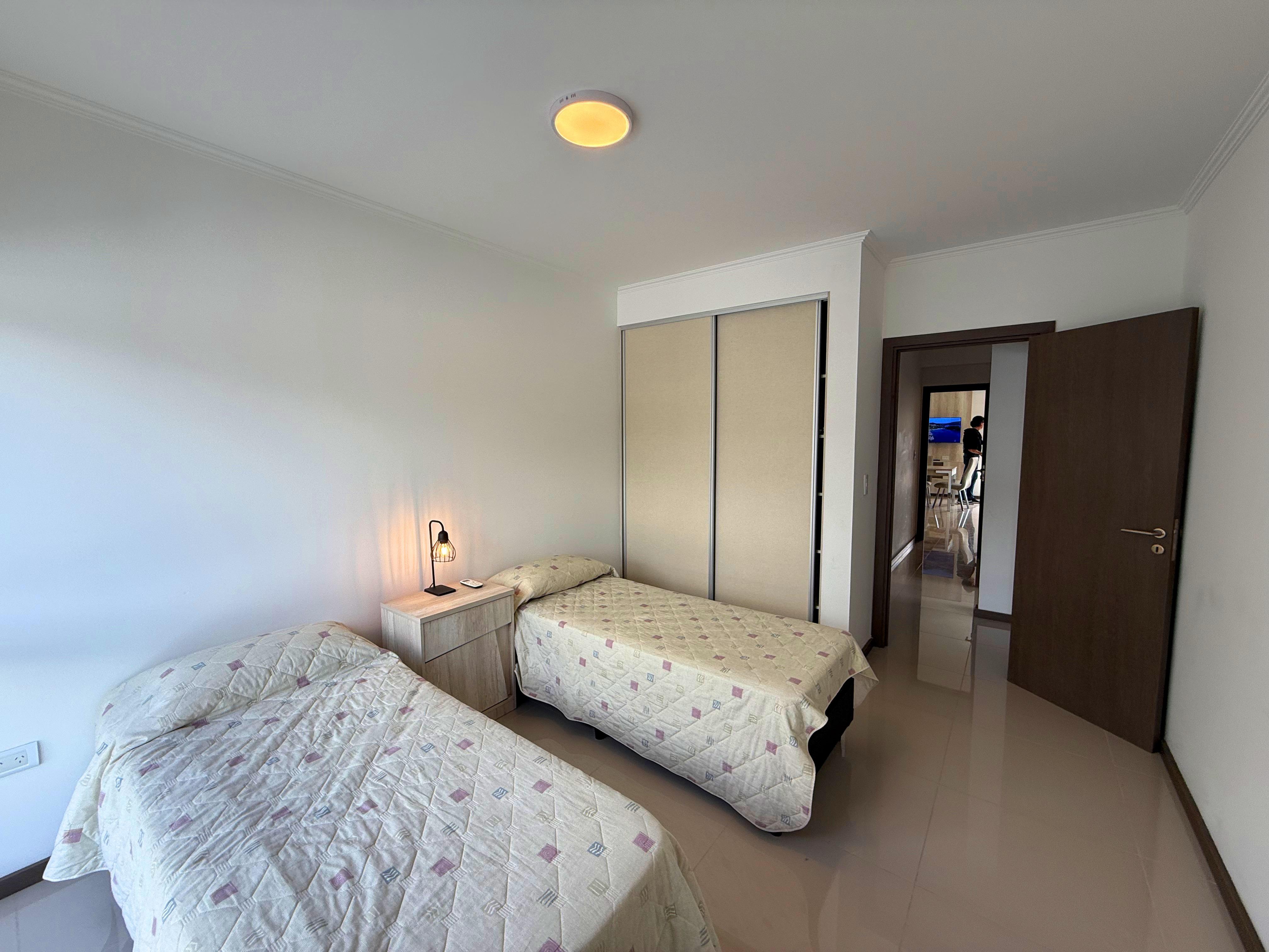 DEPARTAMENTO DE TRES DORMITORIOS. VILLA CARLOS PAZ