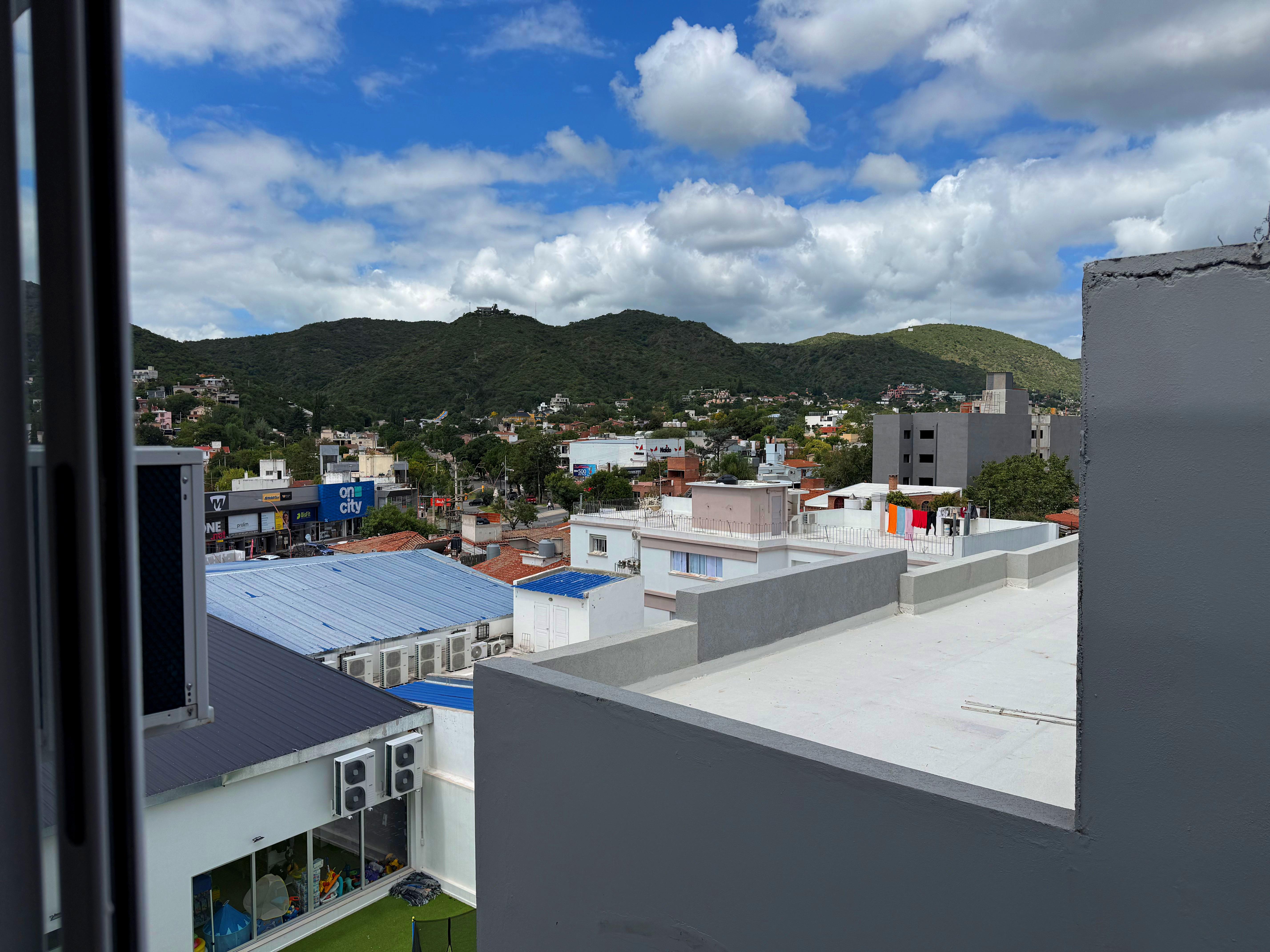 DEPARTAMENTO DE TRES DORMITORIOS. VILLA CARLOS PAZ