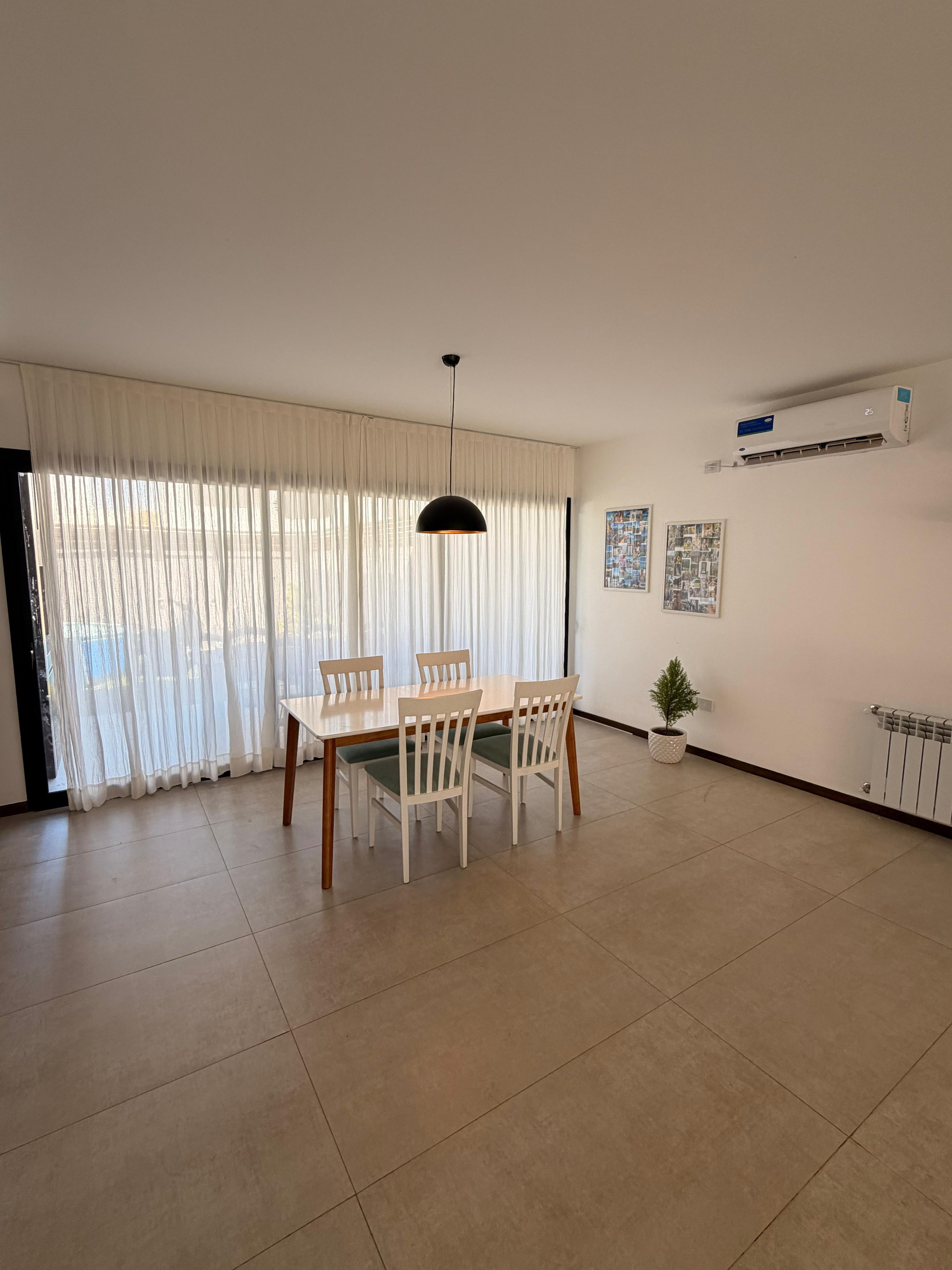 Amplio duplex de calidad en Prados de Manantiales - 3 dormitorios