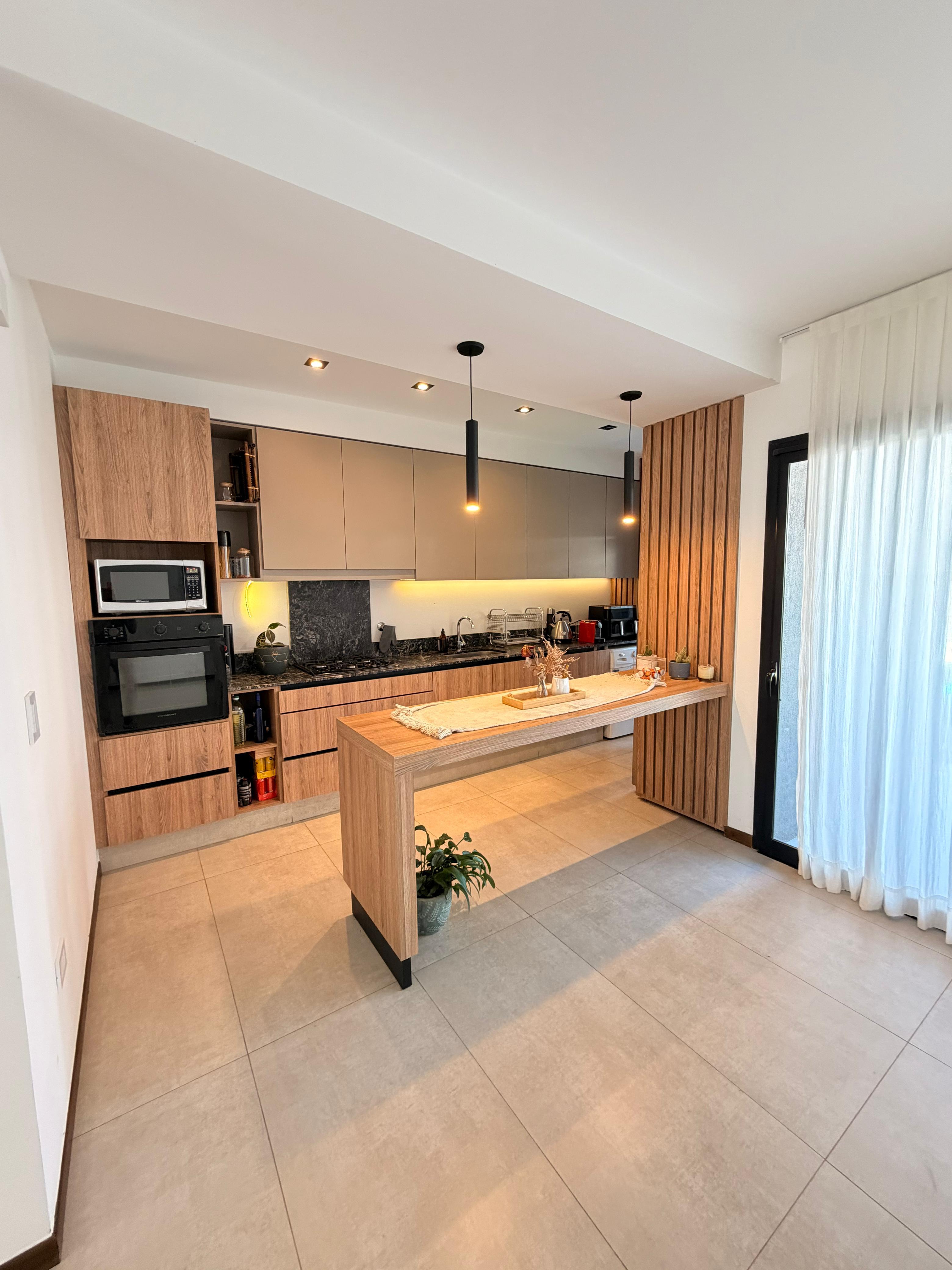 Amplio duplex de calidad en Prados de Manantiales - 3 dormitorios