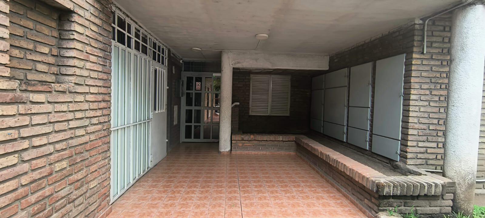 ALBERDI: AV. SANTA FE 338, AMPLIO DEPARTAMENTO C TERRAZA Y ASADOR