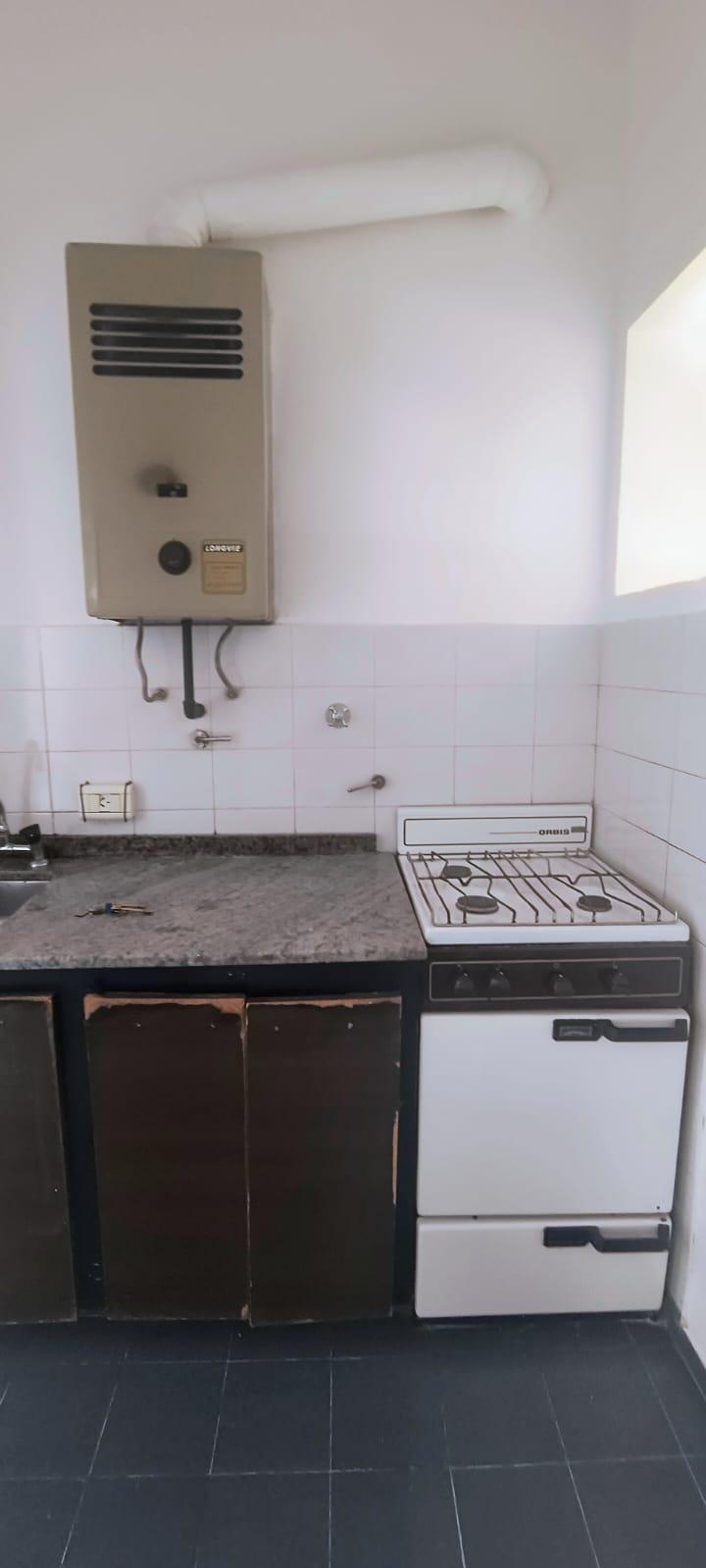 ALBERDI: AV. SANTA FE 338, AMPLIO DEPARTAMENTO C TERRAZA Y ASADOR