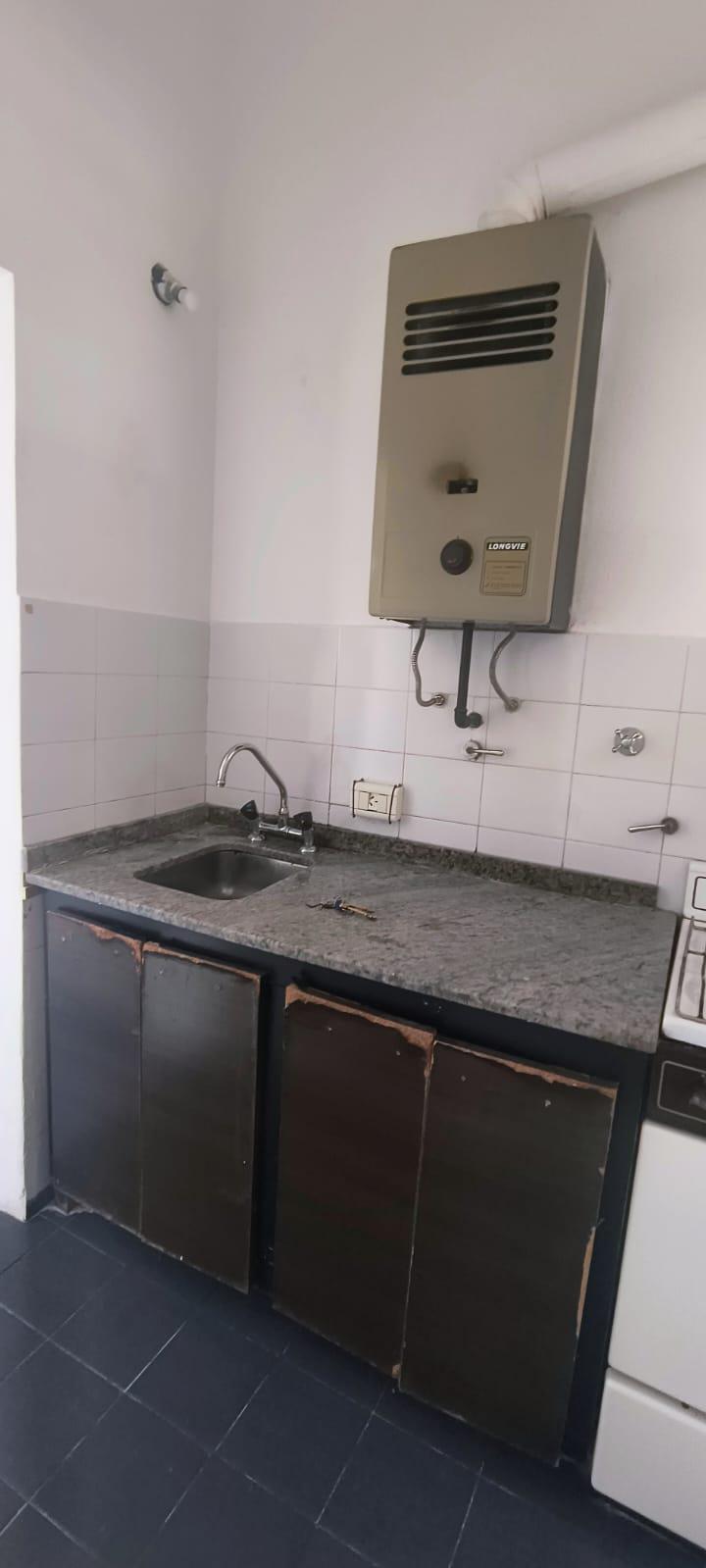 ALBERDI: AV. SANTA FE 338, AMPLIO DEPARTAMENTO C TERRAZA Y ASADOR