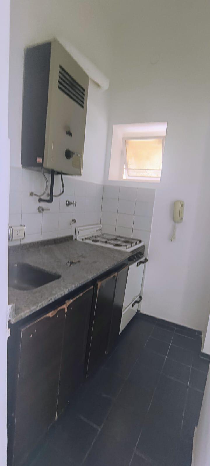 ALBERDI: AV. SANTA FE 338, AMPLIO DEPARTAMENTO C TERRAZA Y ASADOR