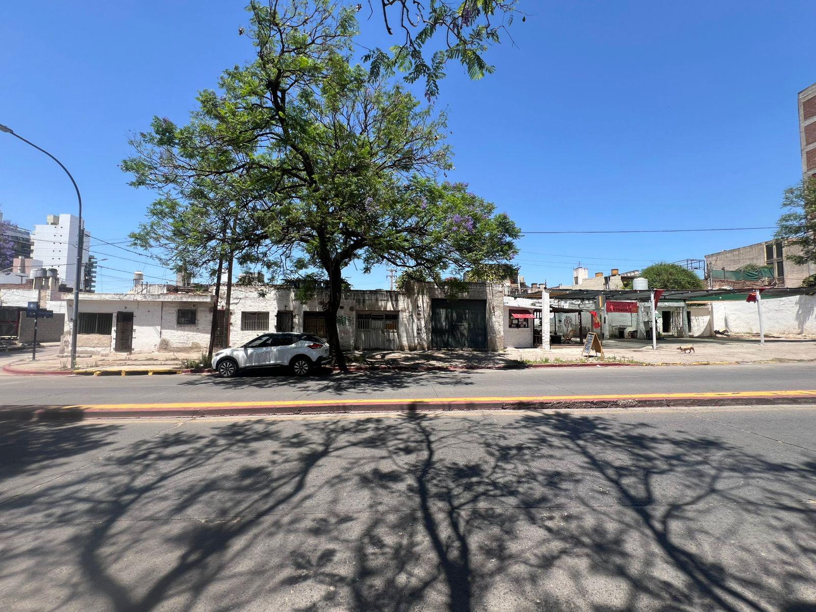 TERRENO EN VENTA SOBRE AV. PUEYRREDON CON 49 MTS DE FRENTE -