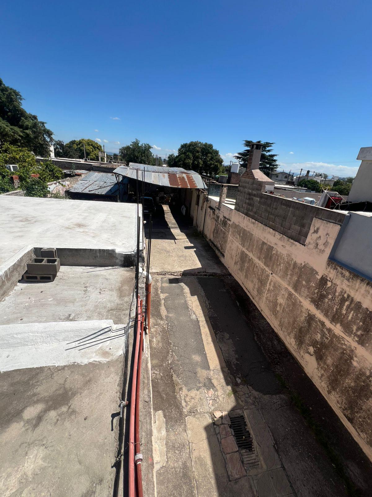 OPORTUNIDAD - CASA EN VENTA 2 DORMITORIOS - BARRIO RESIDENCIAL SANTA ANA