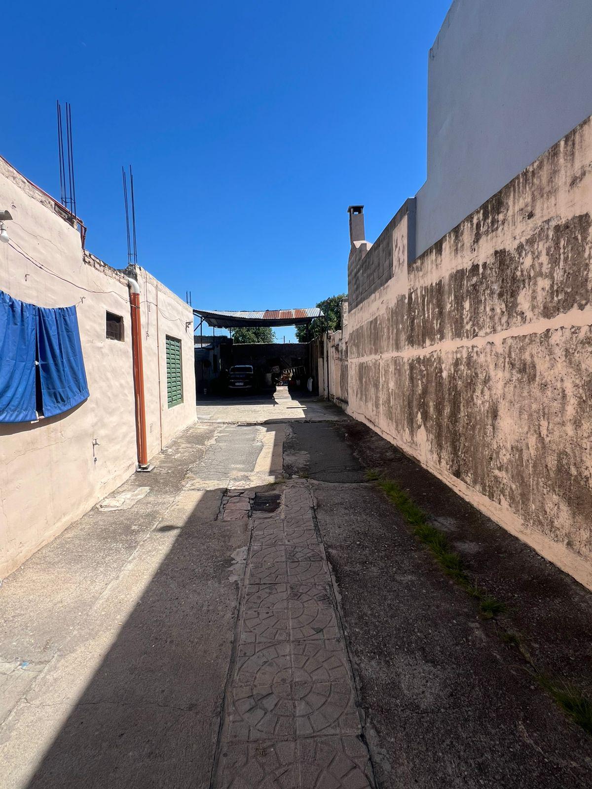 OPORTUNIDAD - CASA EN VENTA 2 DORMITORIOS - BARRIO RESIDENCIAL SANTA ANA