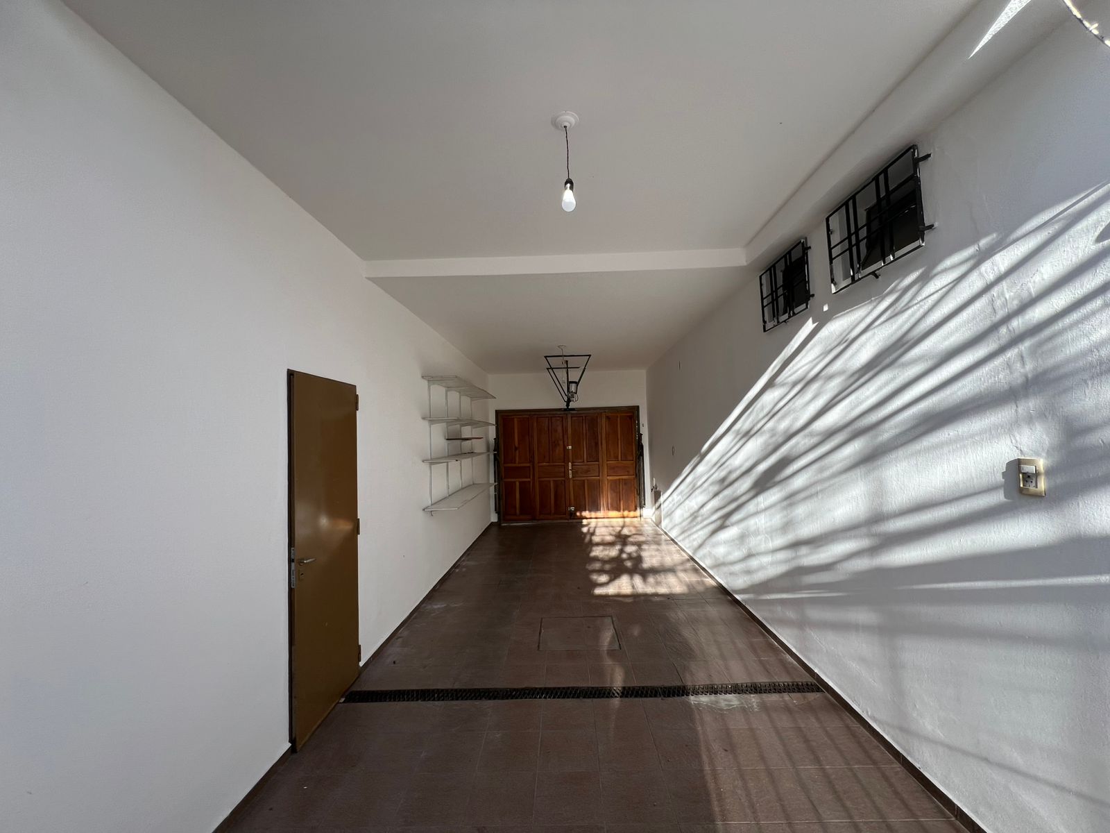 CASA EN VENTA BARRIO ALTO ALBERDI CON COCHERA- APTA CREDITO -  AMPLIA Y LUMINOSA-