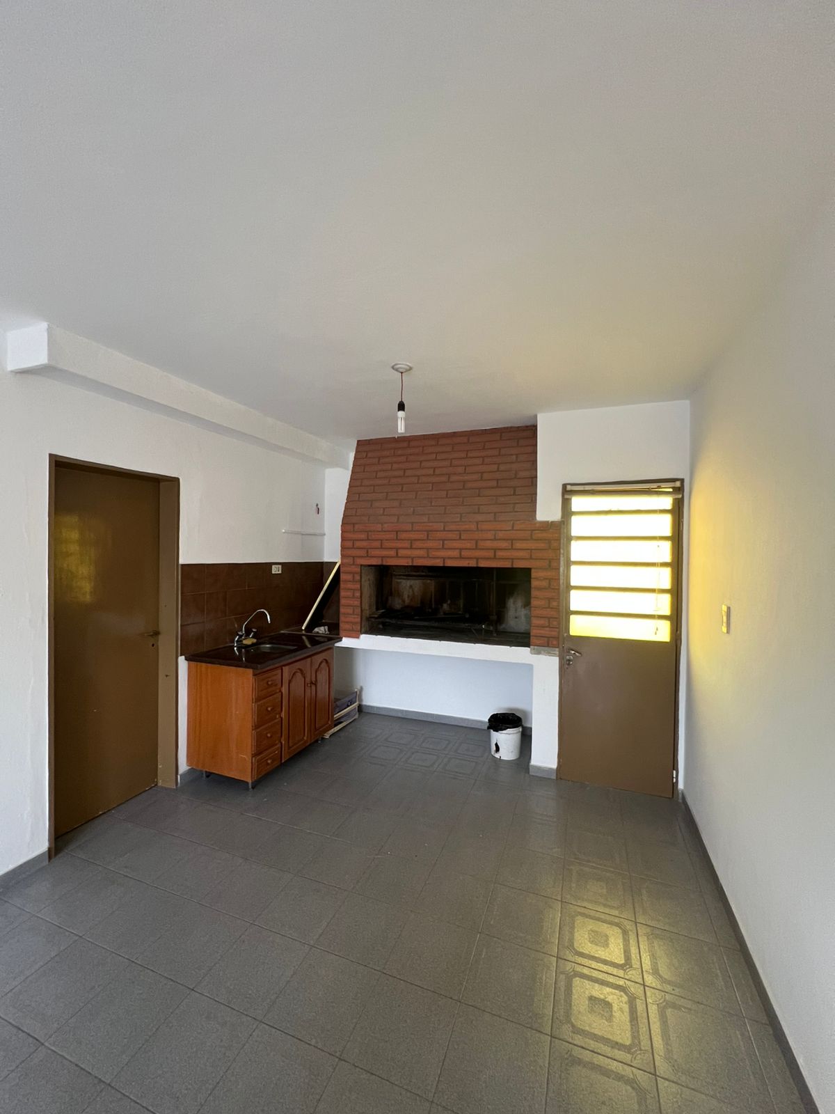 CASA EN VENTA BARRIO ALTO ALBERDI CON COCHERA- APTA CREDITO -  AMPLIA Y LUMINOSA-