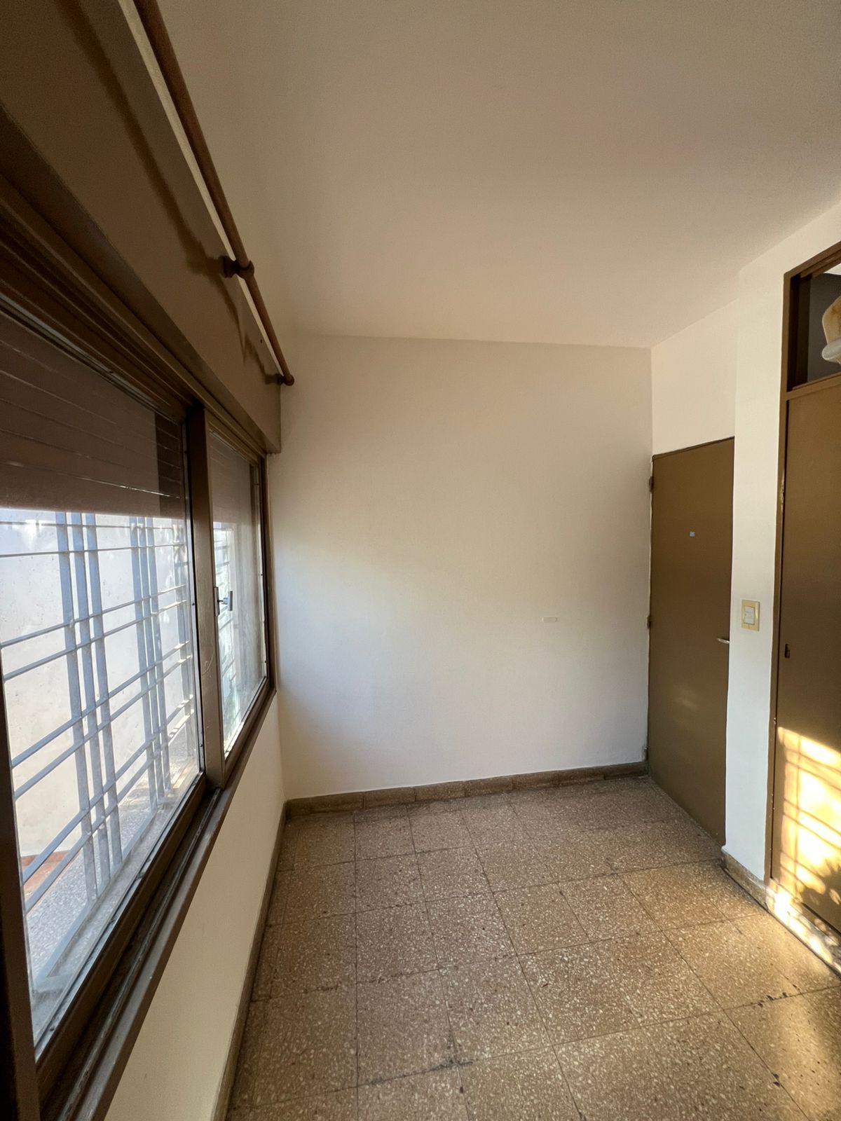 CASA EN VENTA BARRIO ALTO ALBERDI CON COCHERA- APTA CREDITO -  AMPLIA Y LUMINOSA-