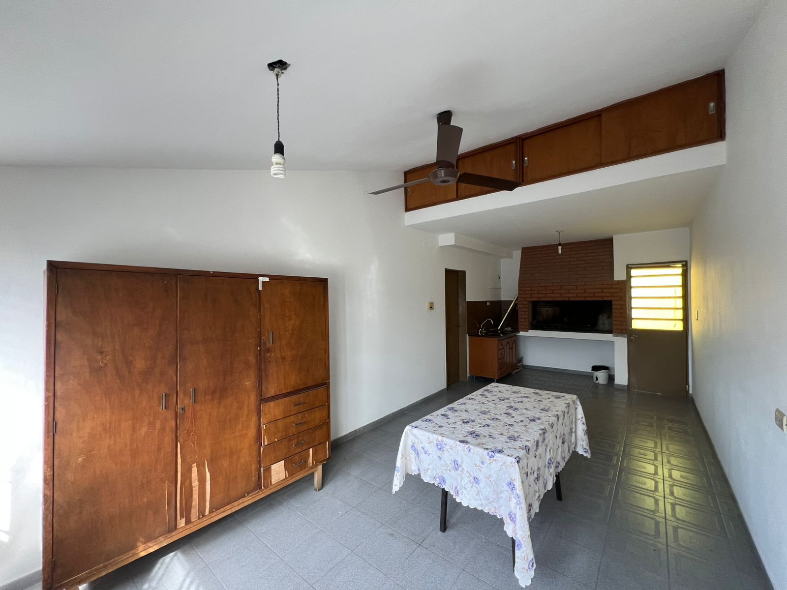 CASA EN VENTA BARRIO ALTO ALBERDI CON COCHERA- APTA CREDITO -  AMPLIA Y LUMINOSA-