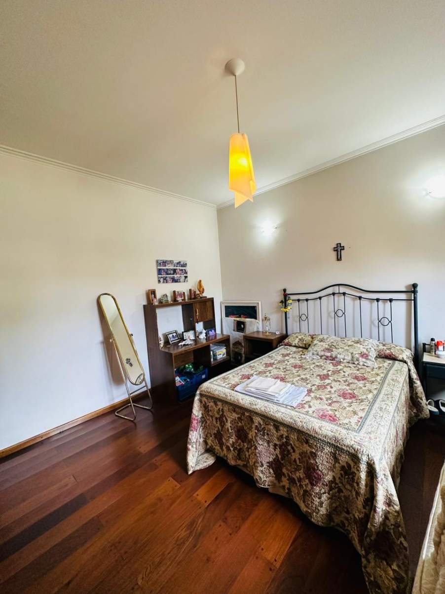 CASA Y LOCAL COMERCIAL EN VENTA  - CERRO DE LAS ROSAS -  3 D - PARQUE Y PILETA