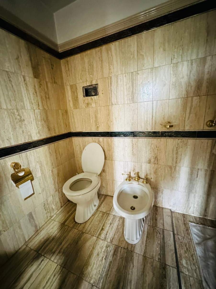 CASA Y LOCAL COMERCIAL EN VENTA  - CERRO DE LAS ROSAS -  3 D - PARQUE Y PILETA