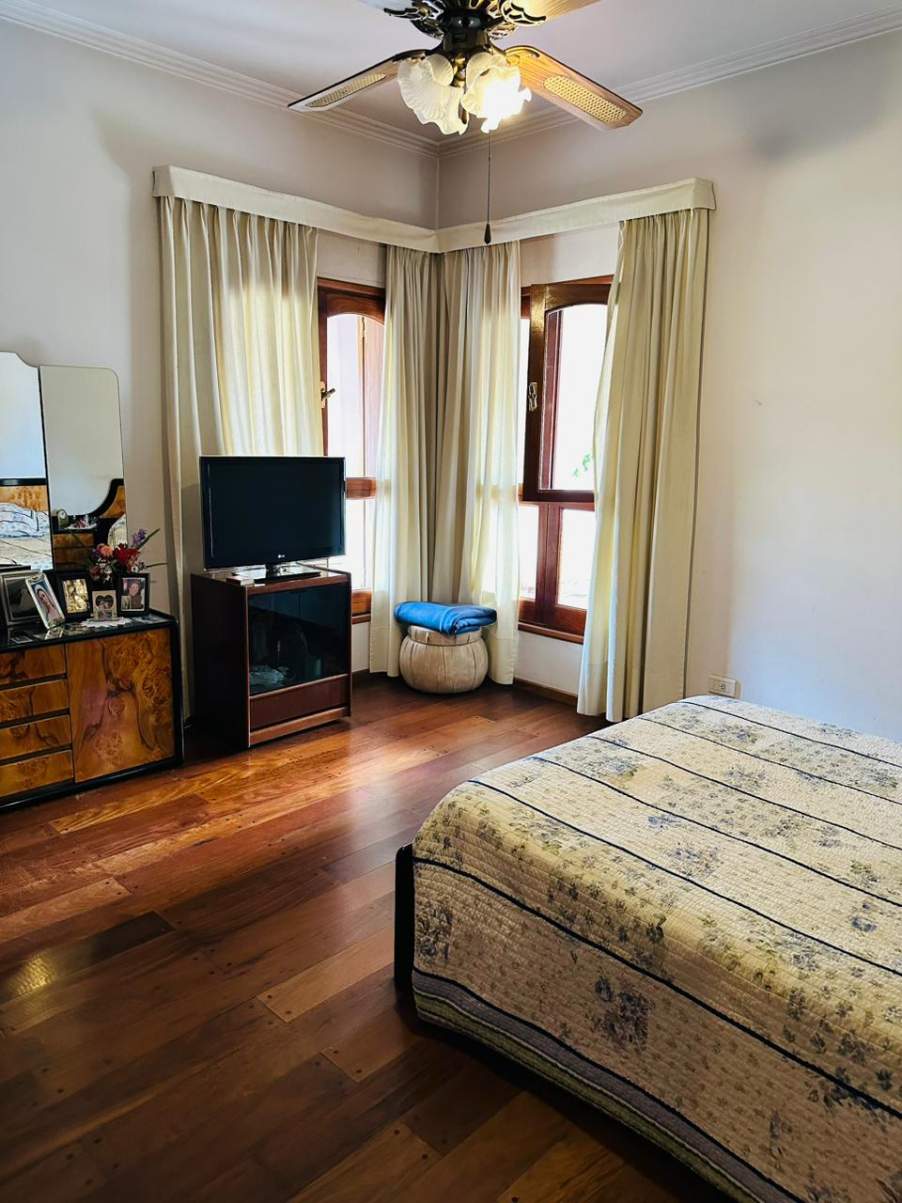 CASA Y LOCAL COMERCIAL EN VENTA  - CERRO DE LAS ROSAS -  3 D - PARQUE Y PILETA