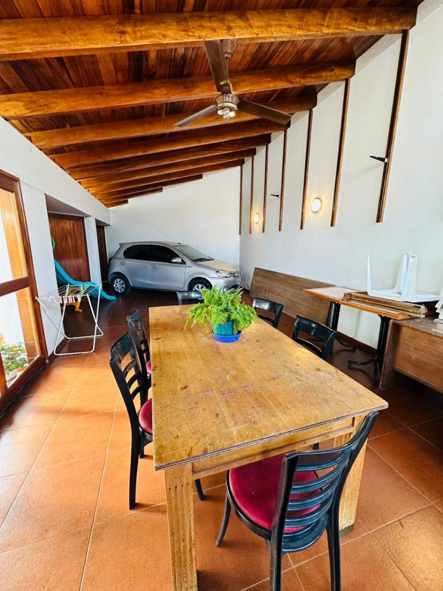 CASA Y LOCAL COMERCIAL EN VENTA  - CERRO DE LAS ROSAS -  3 D - PARQUE Y PILETA