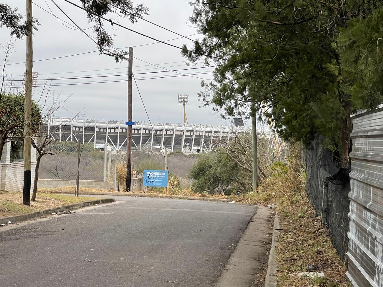 CASA Y LOCAL COMERCIAL EN VENTA  - CERRO DE LAS ROSAS -  3 D - PARQUE Y PILETA