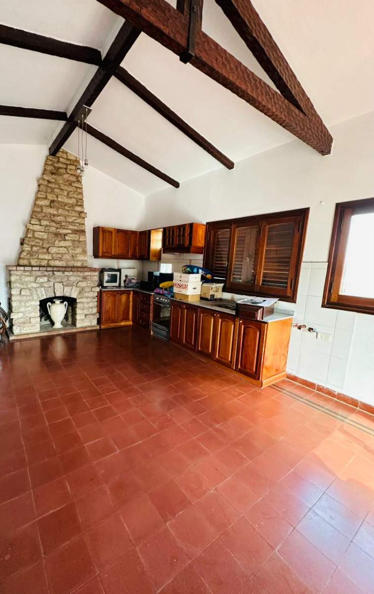 CASA Y LOCAL COMERCIAL EN VENTA  - CERRO DE LAS ROSAS -  3 D - PARQUE Y PILETA