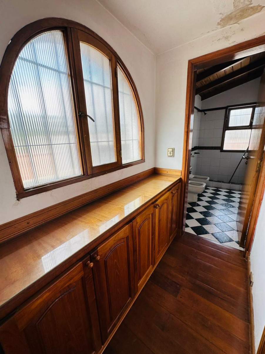 CASA Y LOCAL COMERCIAL EN VENTA  - CERRO DE LAS ROSAS -  3 D - PARQUE Y PILETA