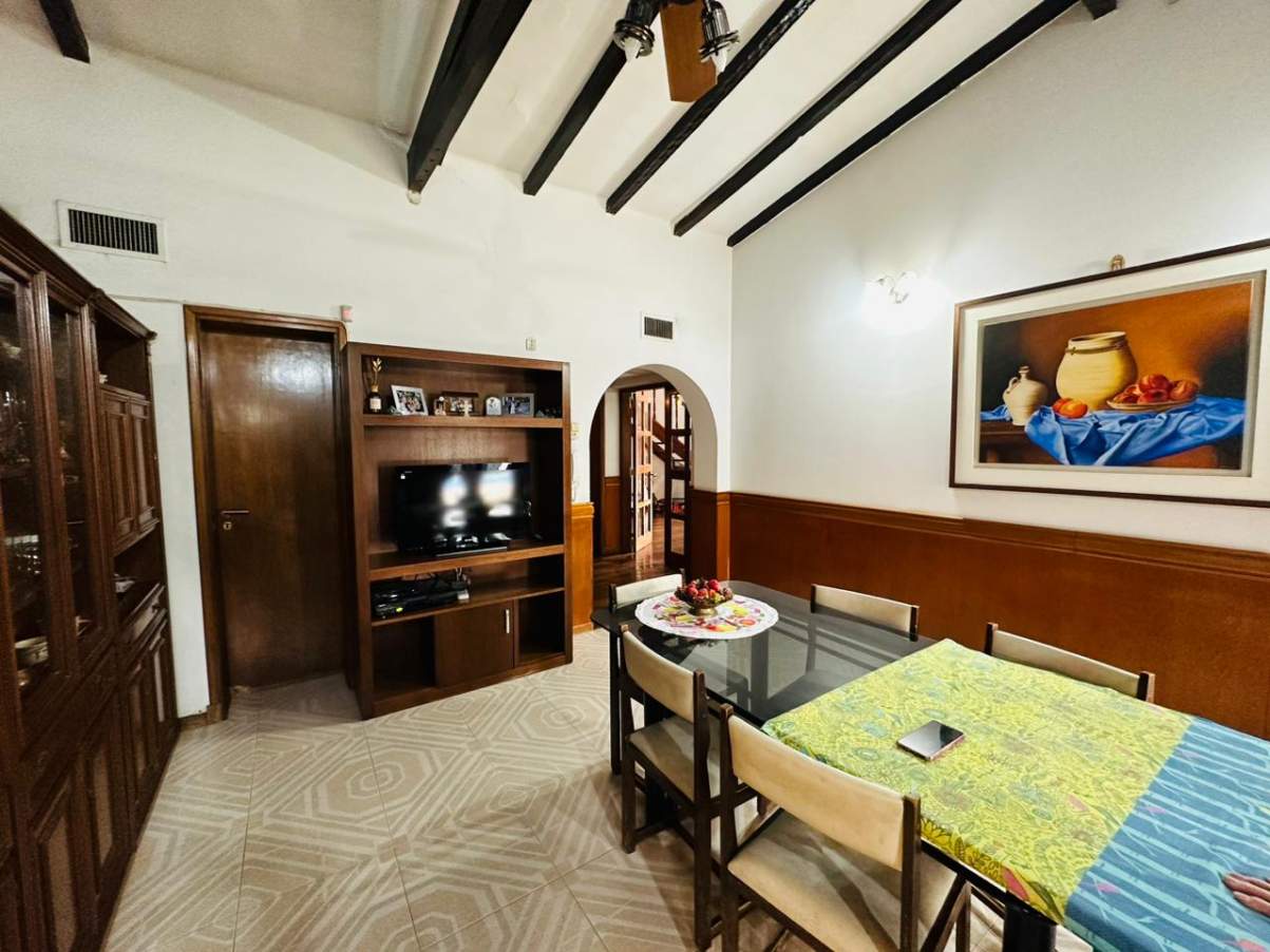 CASA Y LOCAL COMERCIAL EN VENTA  - CERRO DE LAS ROSAS -  3 D - PARQUE Y PILETA