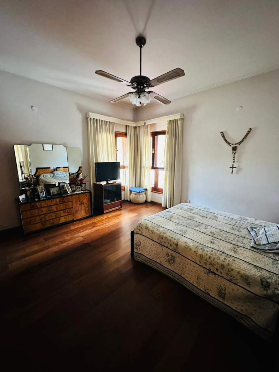 CASA Y LOCAL COMERCIAL EN VENTA  - CERRO DE LAS ROSAS -  3 D - PARQUE Y PILETA