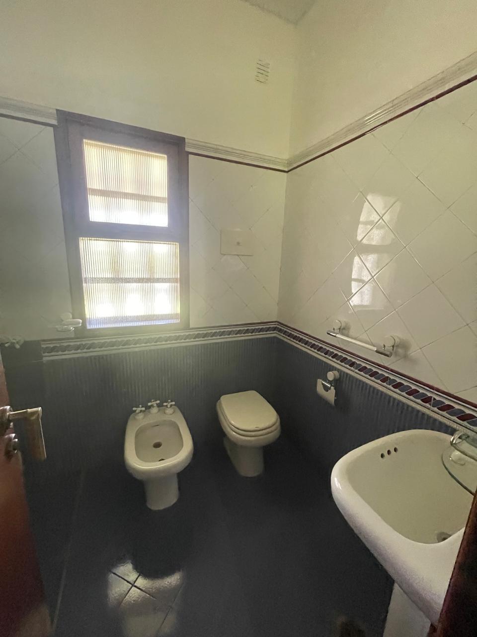 CASA EN ALQUILER - CERRO DE LAS ROSAS - 3 D EN PLANTA BAJA - PARQUE -QUINCHO Y PILETA