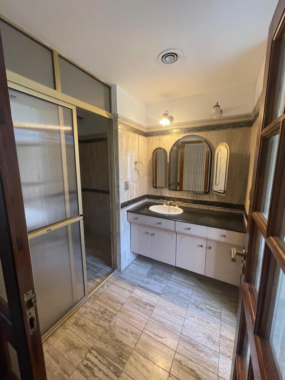 CASA EN ALQUILER - CERRO DE LAS ROSAS - 3 D EN PLANTA BAJA - PARQUE -QUINCHO Y PILETA