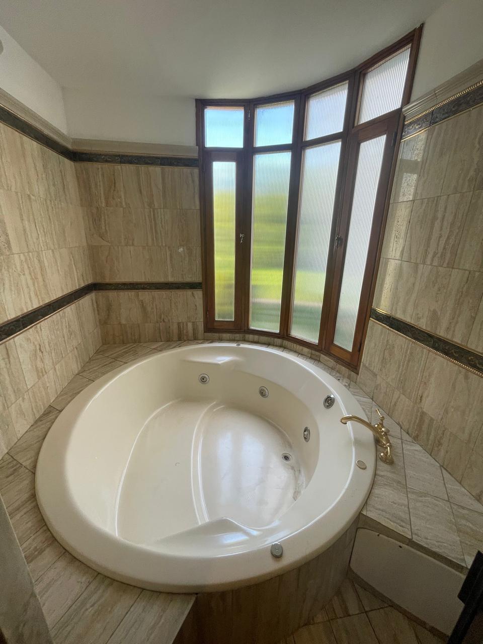 CASA EN ALQUILER - CERRO DE LAS ROSAS - 3 D EN PLANTA BAJA - PARQUE -QUINCHO Y PILETA