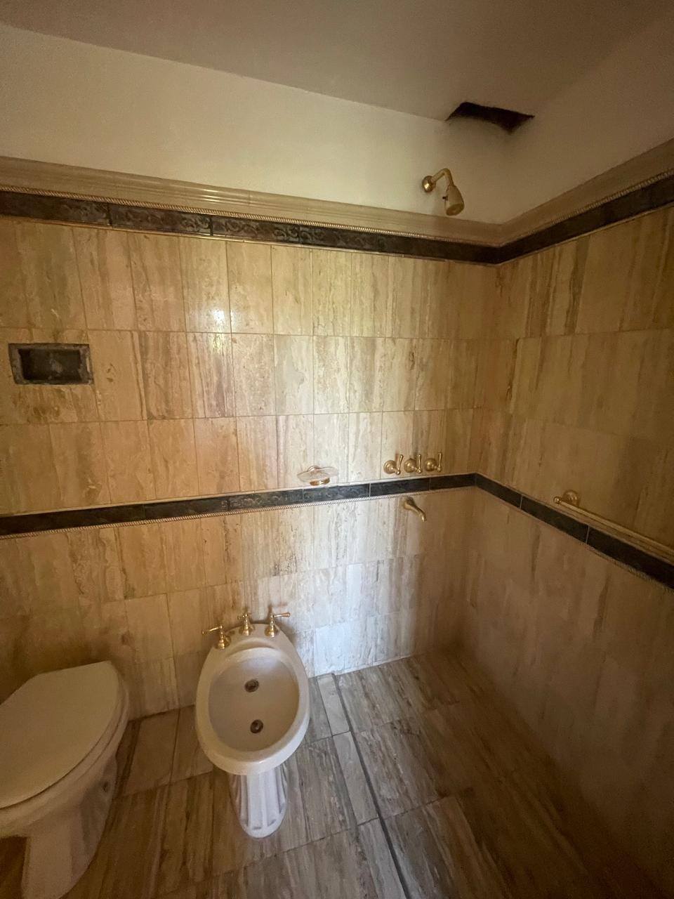 CASA EN ALQUILER - CERRO DE LAS ROSAS - 3 D EN PLANTA BAJA - PARQUE -QUINCHO Y PILETA