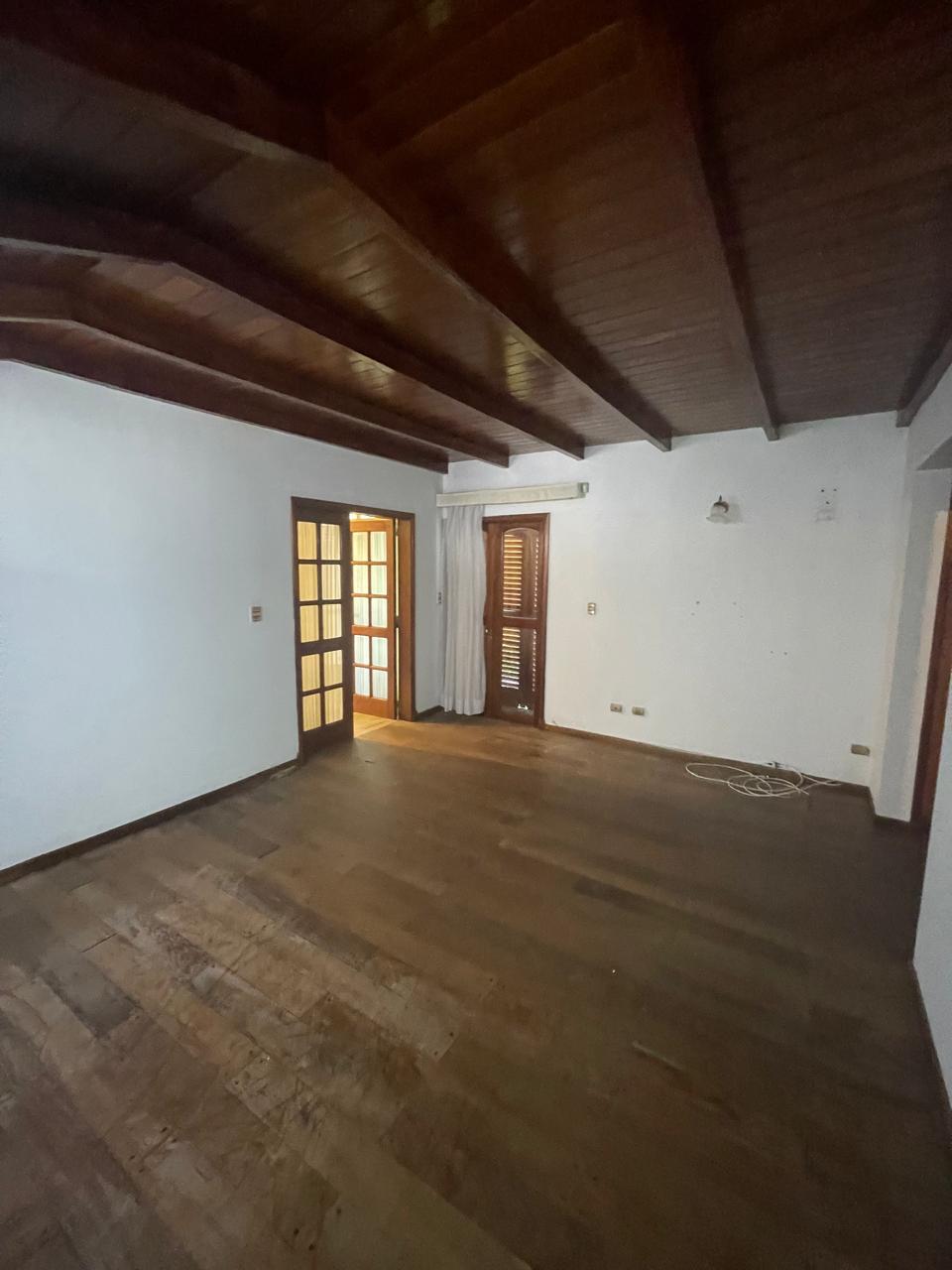 CASA EN ALQUILER - CERRO DE LAS ROSAS - 3 D EN PLANTA BAJA - PARQUE -QUINCHO Y PILETA