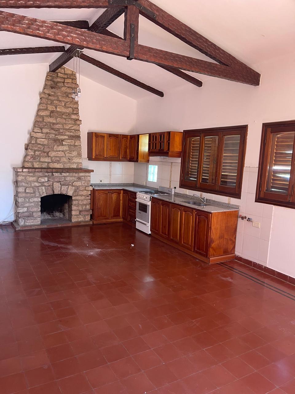 CASA EN ALQUILER - CERRO DE LAS ROSAS - 3 D EN PLANTA BAJA - PARQUE -QUINCHO Y PILETA