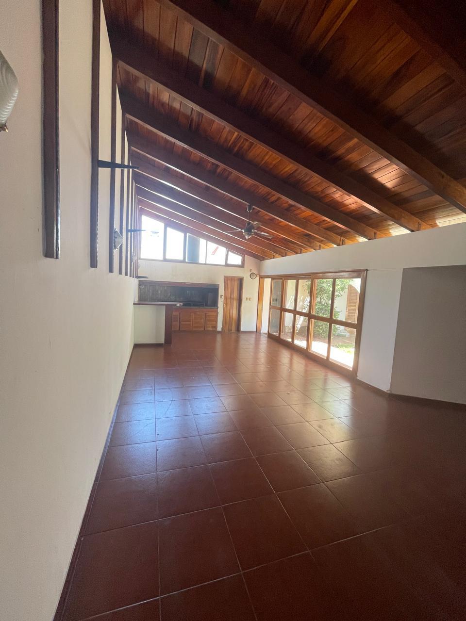 CASA EN ALQUILER - CERRO DE LAS ROSAS - 3 D EN PLANTA BAJA - PARQUE -QUINCHO Y PILETA