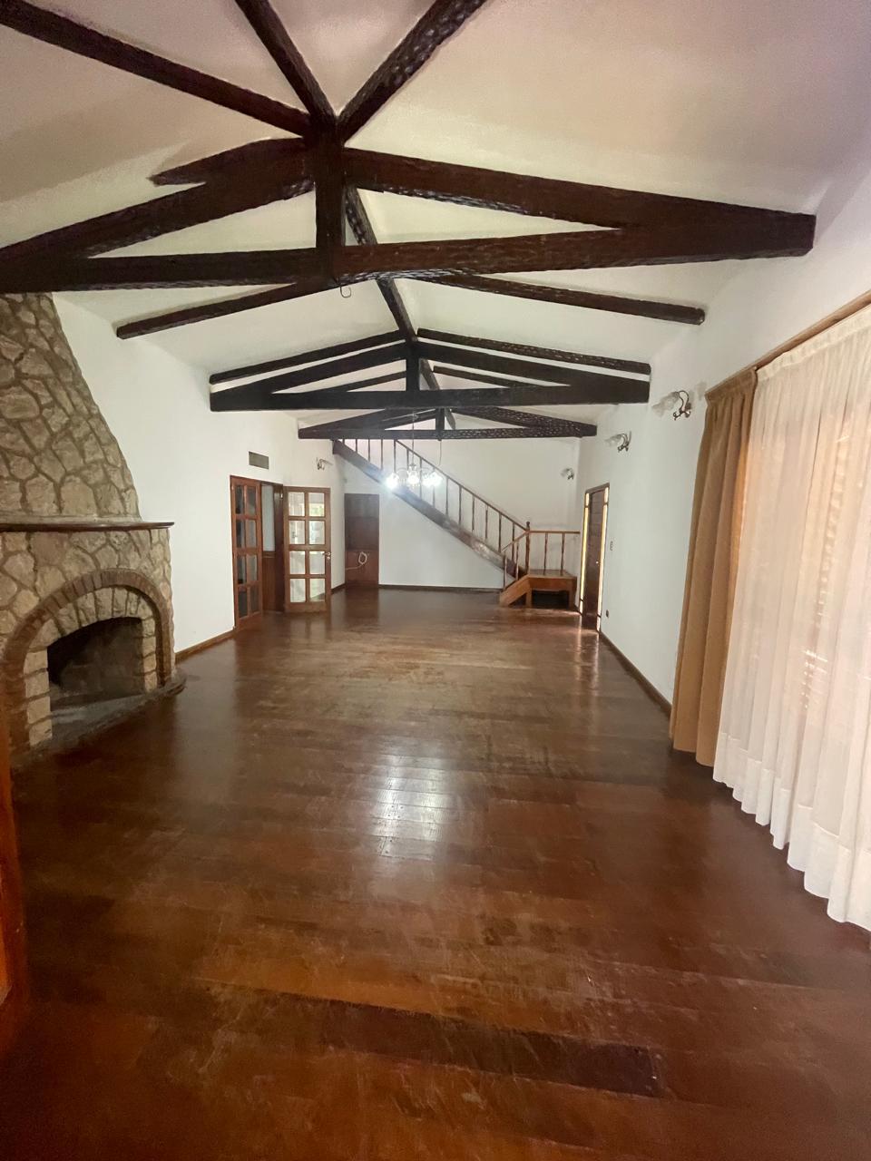 CASA EN ALQUILER - CERRO DE LAS ROSAS - 3 D EN PLANTA BAJA - PARQUE -QUINCHO Y PILETA