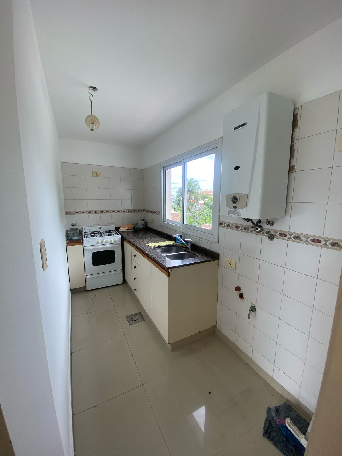 DEPTO EN ALQUILER 1 DORM Y BALCON A UNA CUADRA DE LA DUARTE QUIROS