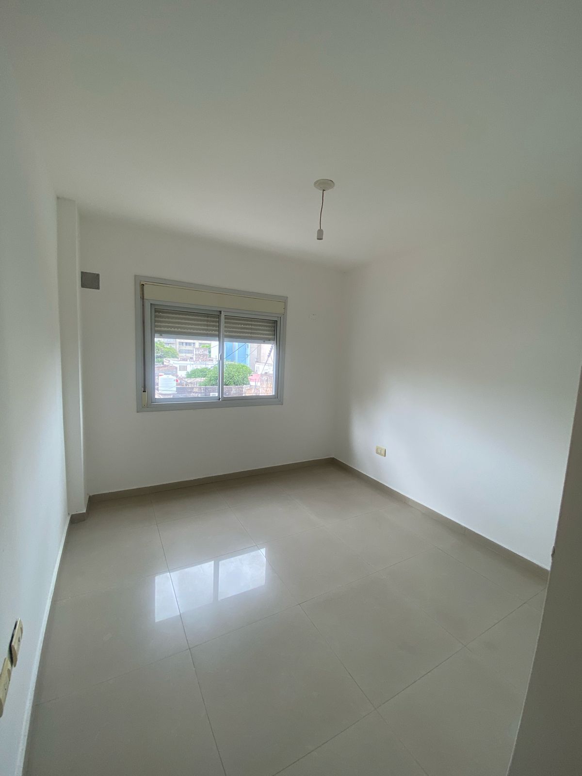 DEPTO EN ALQUILER 1 DORM Y BALCON A UNA CUADRA DE LA DUARTE QUIROS