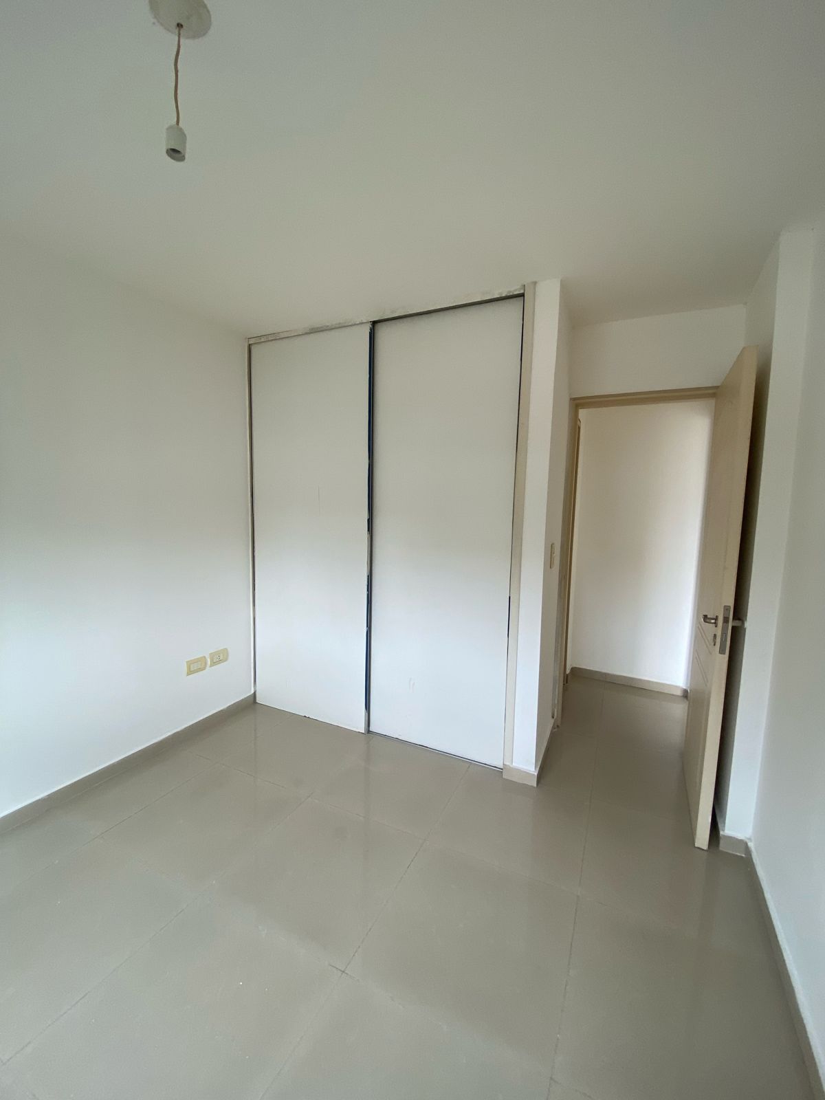 DEPTO EN ALQUILER 1 DORM Y BALCON A UNA CUADRA DE LA DUARTE QUIROS