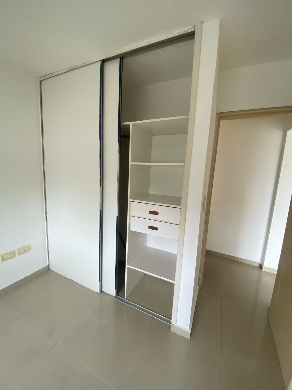 DEPTO EN ALQUILER 1 DORM Y BALCON A UNA CUADRA DE LA DUARTE QUIROS