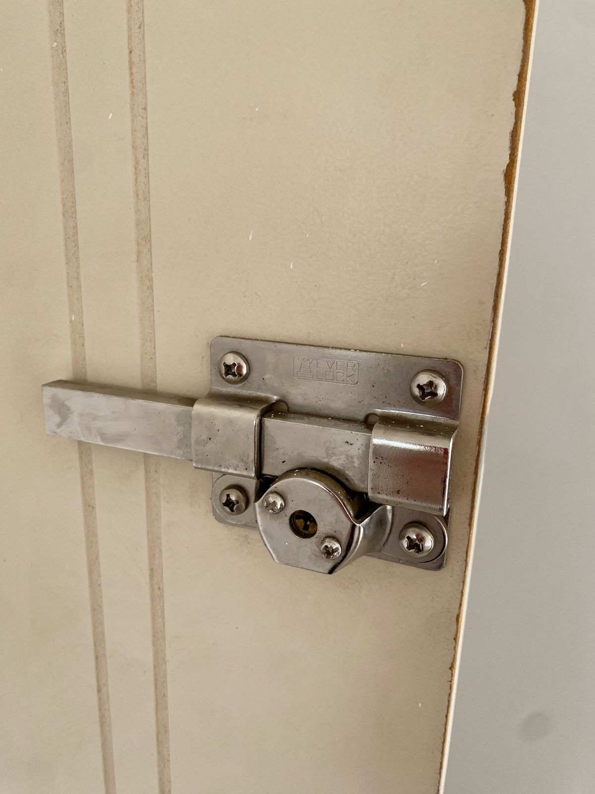 DEPTO EN ALQUILER 1 DORM Y BALCON A UNA CUADRA DE LA DUARTE QUIROS