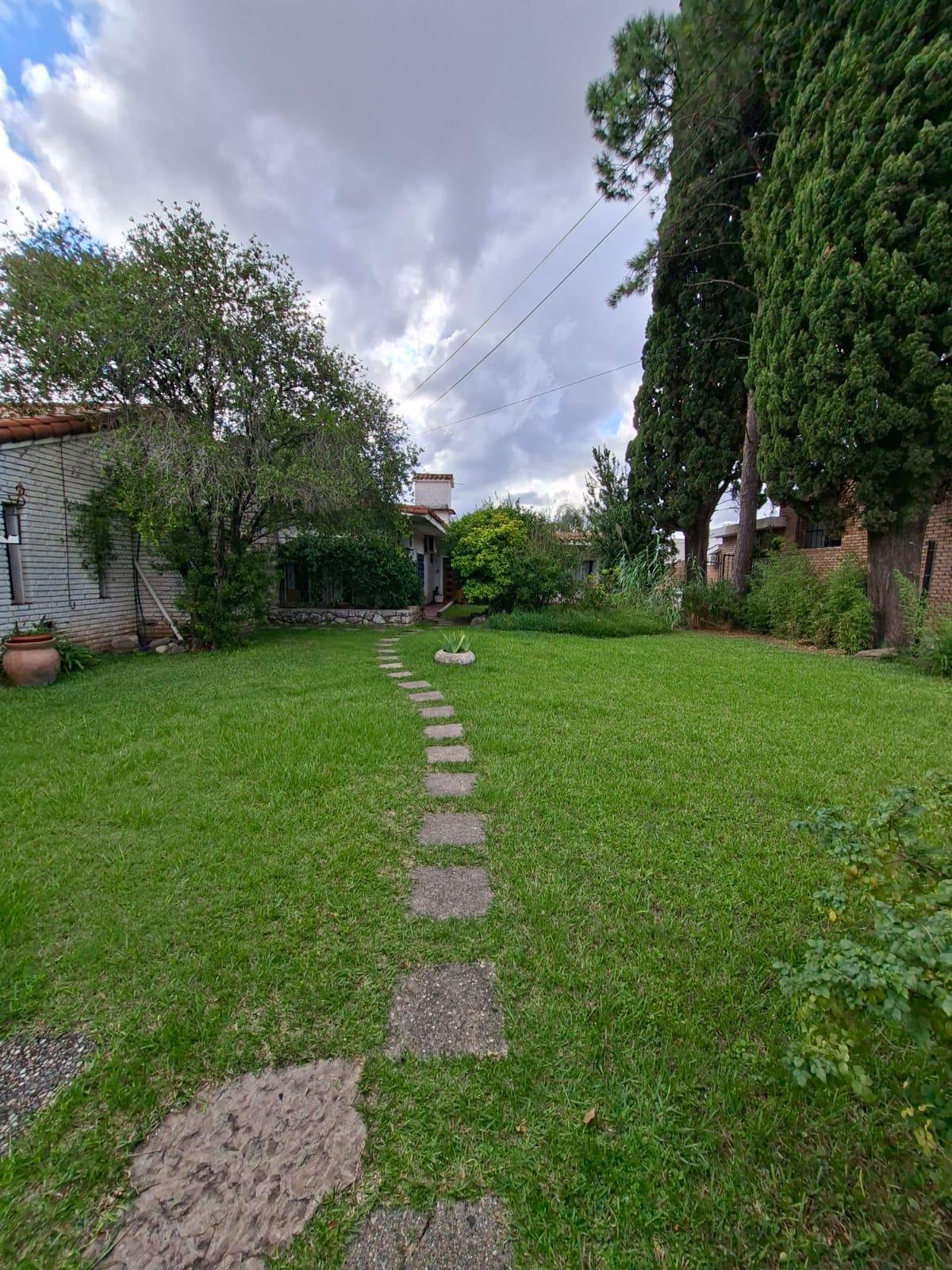 OPORTUNIDAD CERRO DE LAS ROSAS - CASA 6 DORM