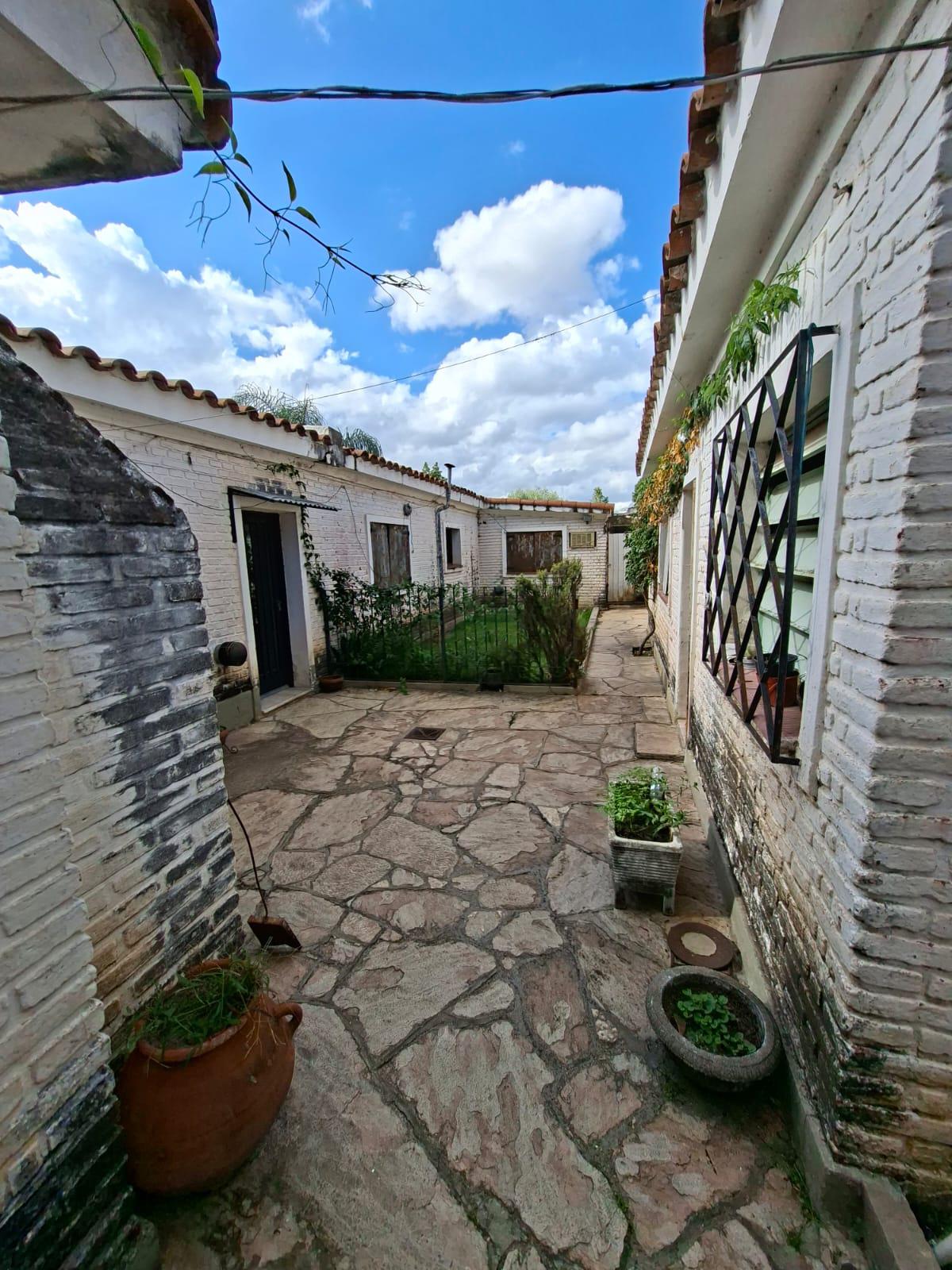 OPORTUNIDAD CERRO DE LAS ROSAS - CASA 6 DORM