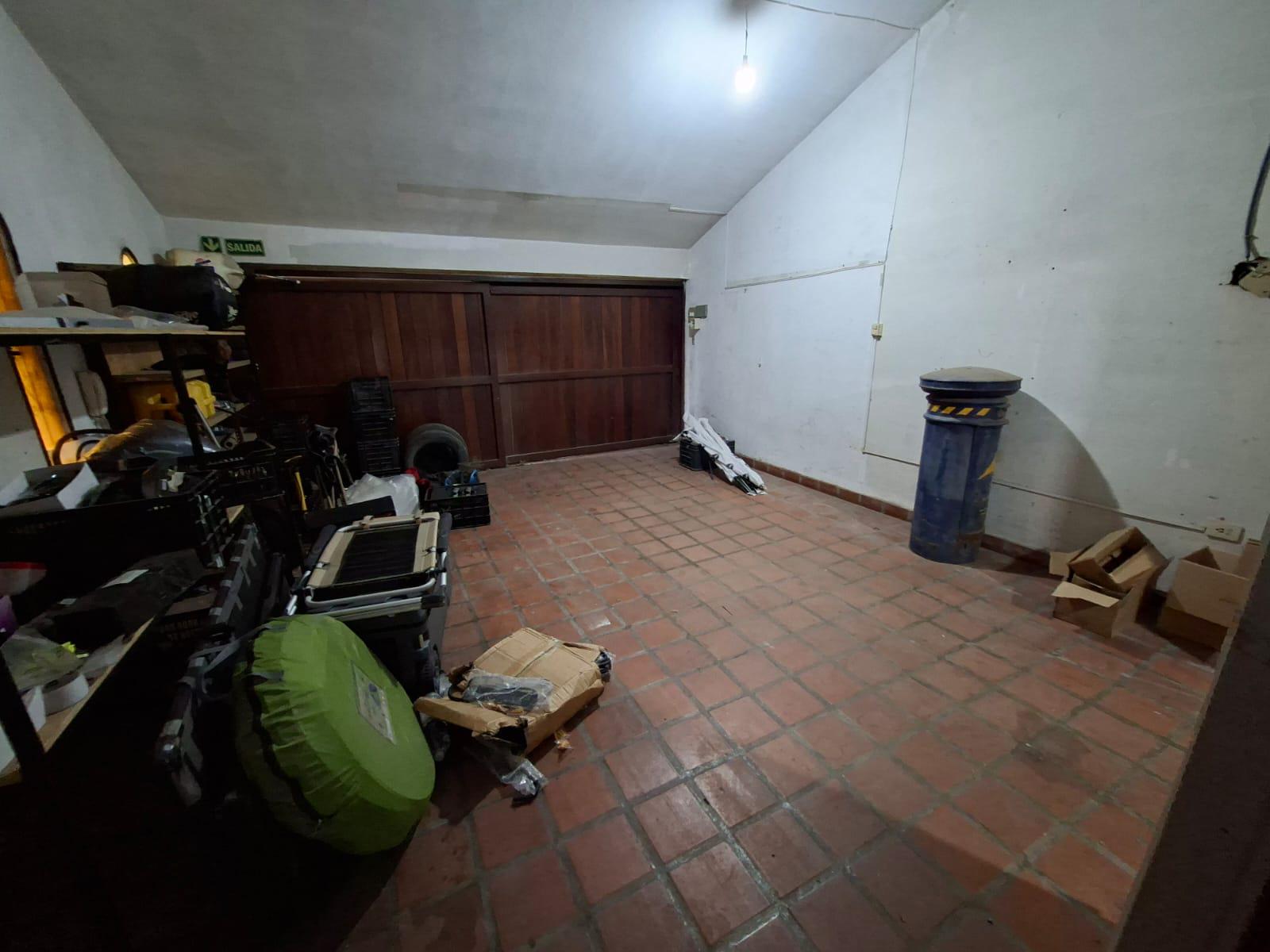 OPORTUNIDAD CERRO DE LAS ROSAS - CASA 6 DORM